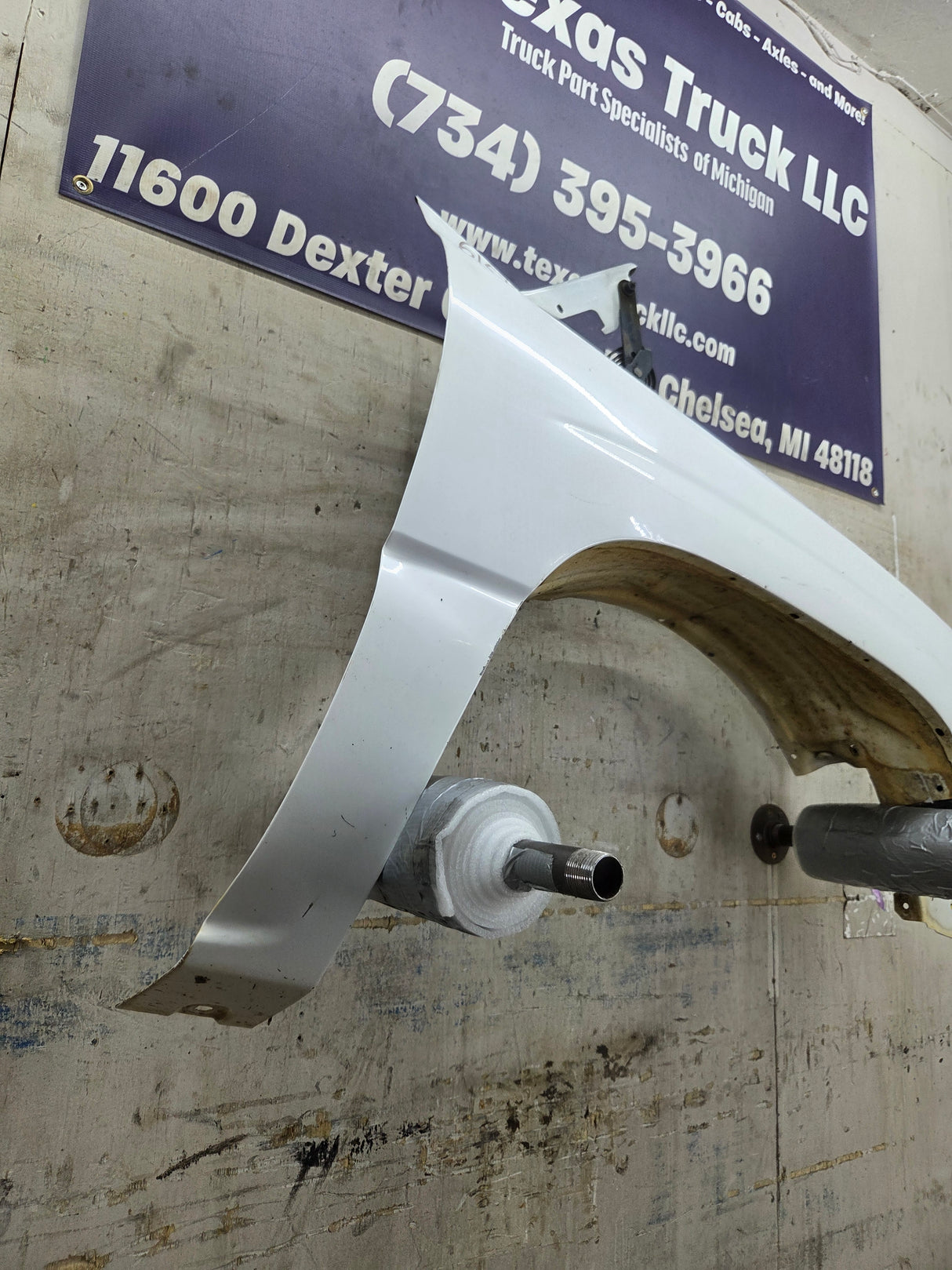 1999-2006 GMC Sierra / Yukon 1500 2500 3500 HD Passenger Side Front Fender