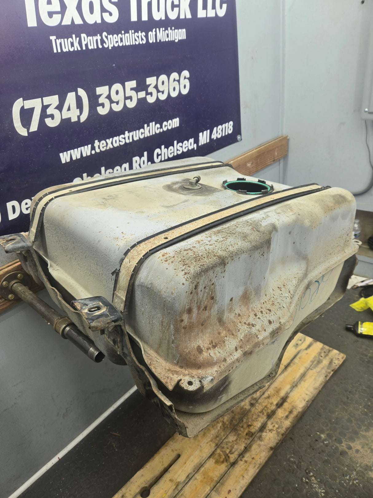 2011-2016 Ford Super Duty F350 F450 F550 Cab & Chassis Fuel Tank Rear mount behind the axle