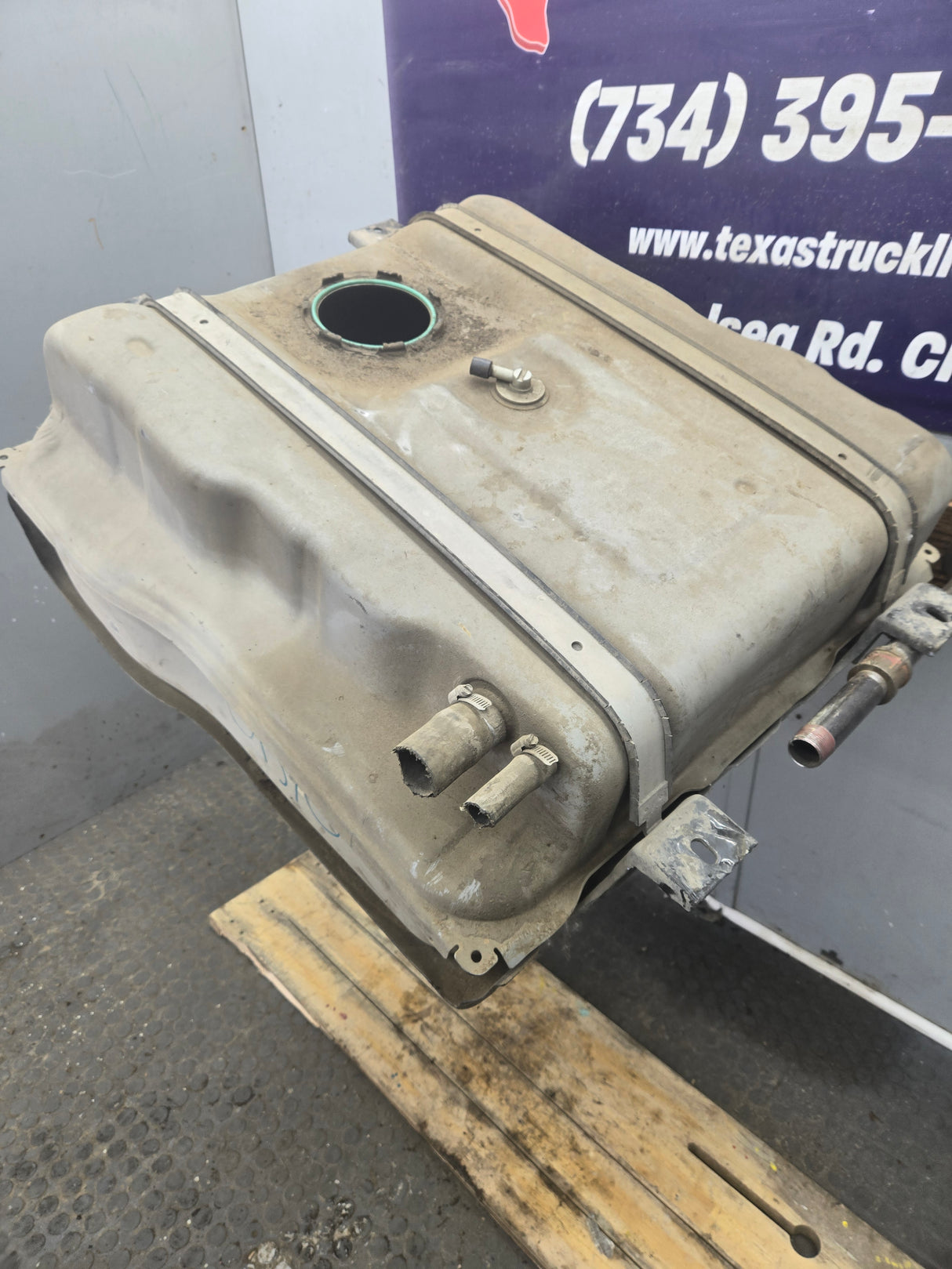 2011-2016 Ford Super Duty F350 F450 F550 Cab & Chassis Fuel Tank Rear mount behind the axle