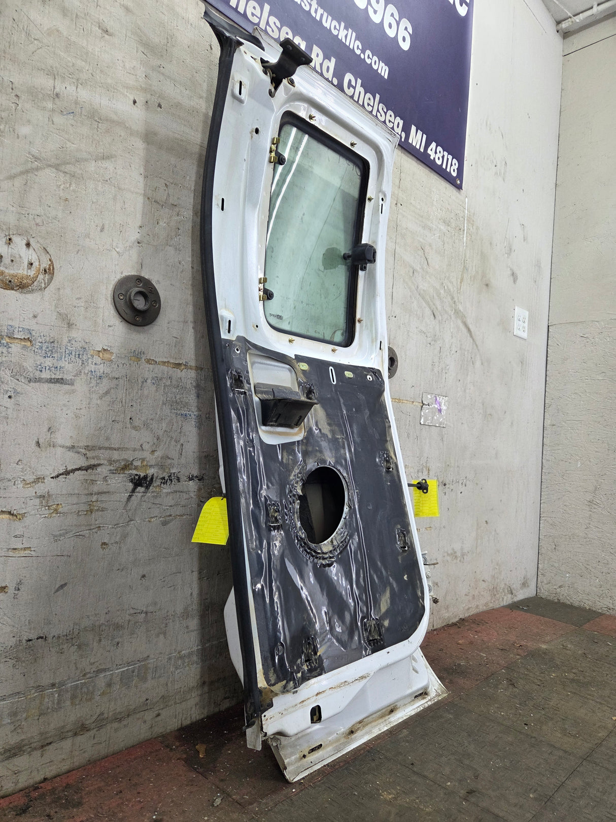 1999-2007 Ford Super Duty F250 F350 F450 F550 RH Extended Cab Passenger Rear Door