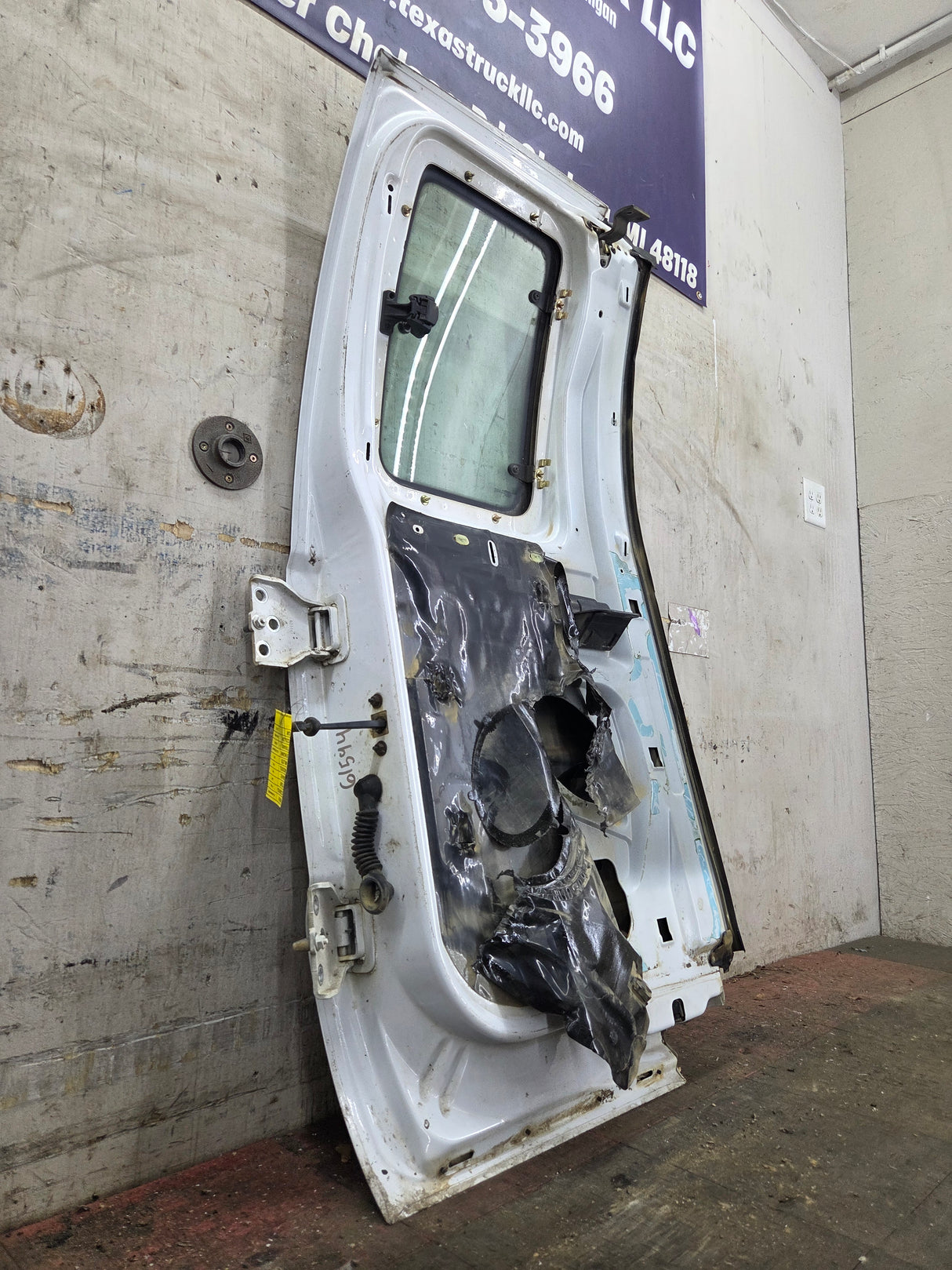 1999-2007 Ford Super Duty F250 F350 F450 F550 LH Extended Cab Driver Side Rear Door