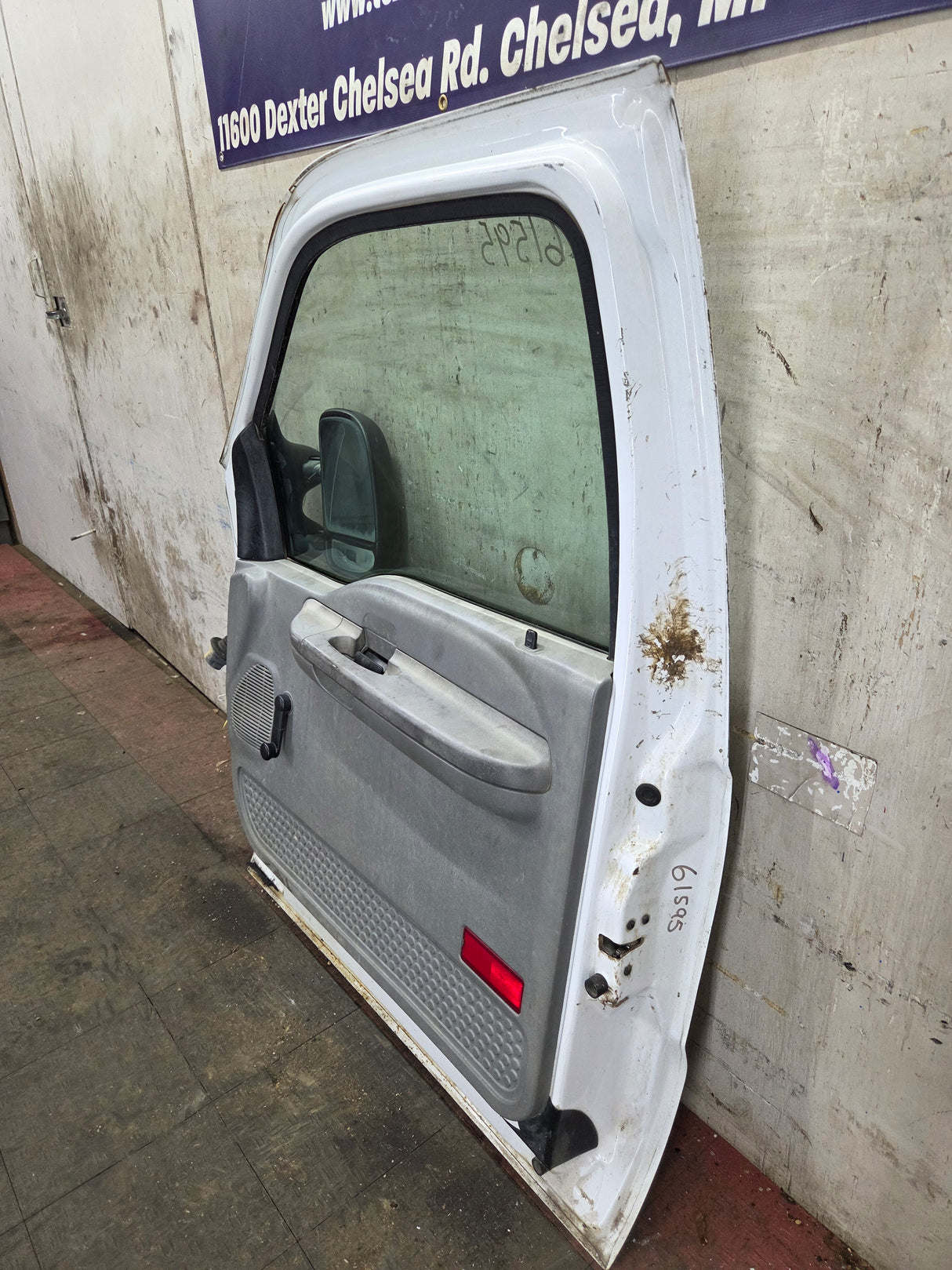 1999-2011 Ford Super Duty RH Passenger Side Front Door F250 F350 F450 F550