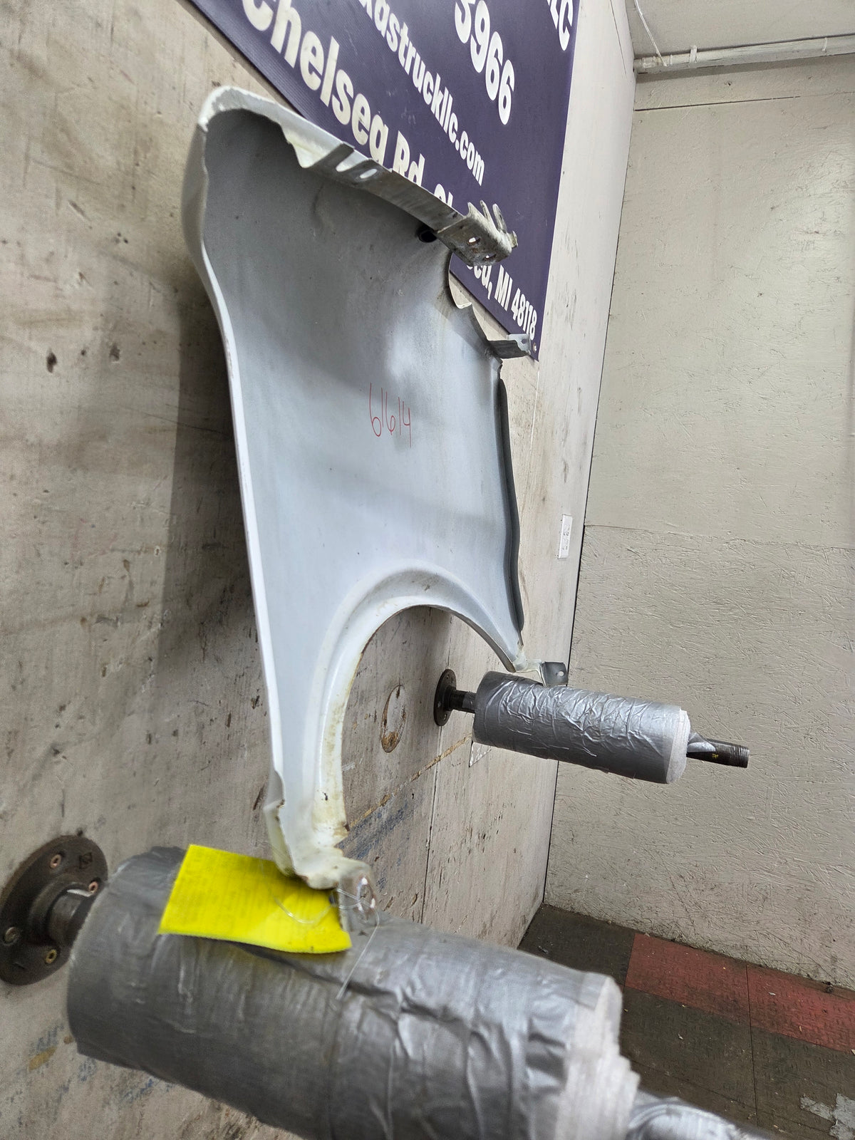 1996-2002 Chevrolet / GMC Express Savana 1500 2500 3500 Right Hand Passenger Side Front Fender