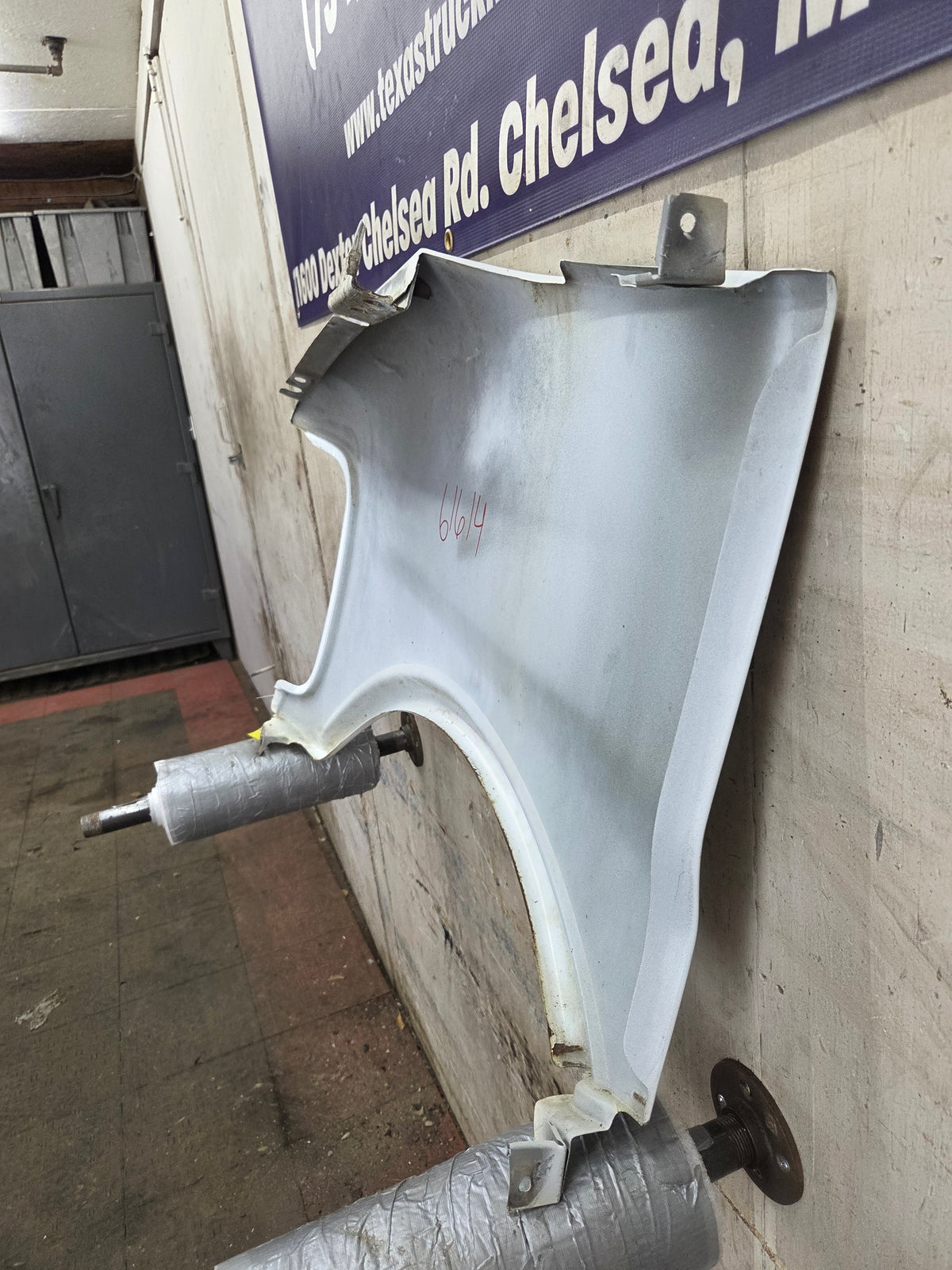 1996-2002 Chevrolet / GMC Express Savana 1500 2500 3500 Right Hand Passenger Side Front Fender