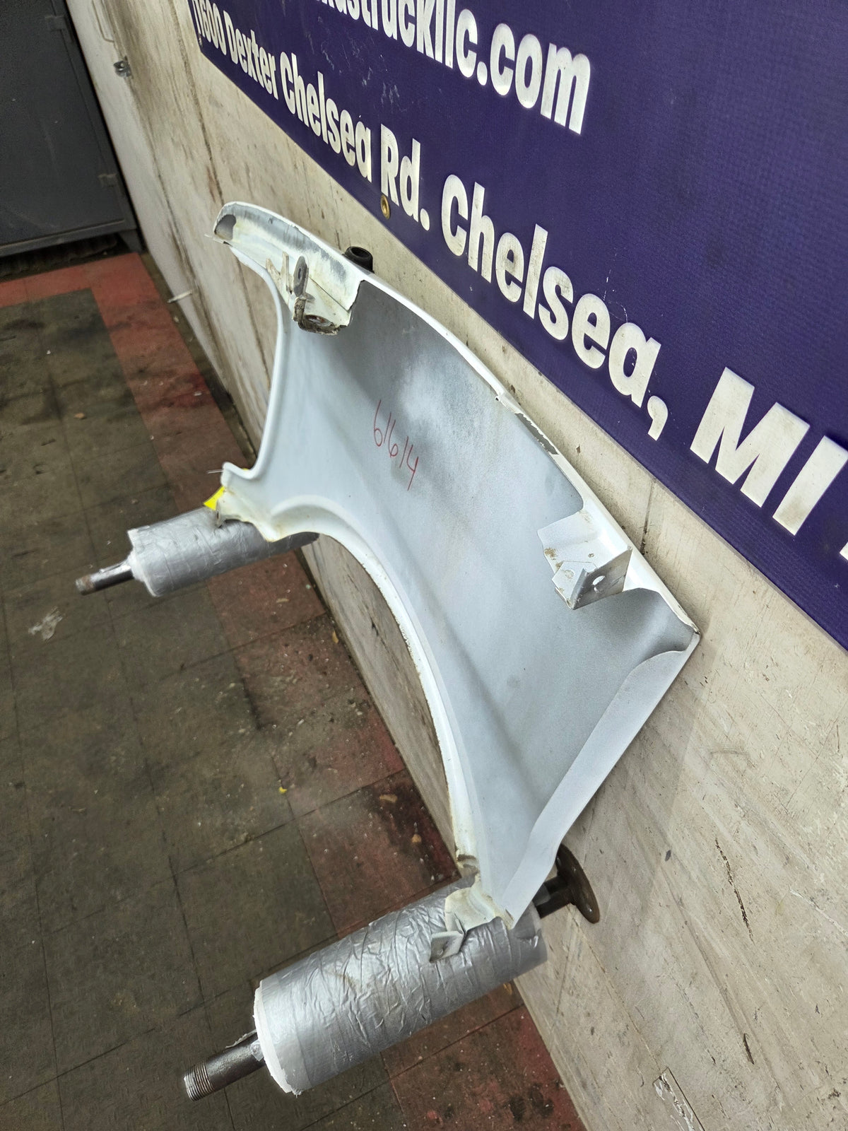 1996-2002 Chevrolet / GMC Express Savana 1500 2500 3500 Right Hand Passenger Side Front Fender