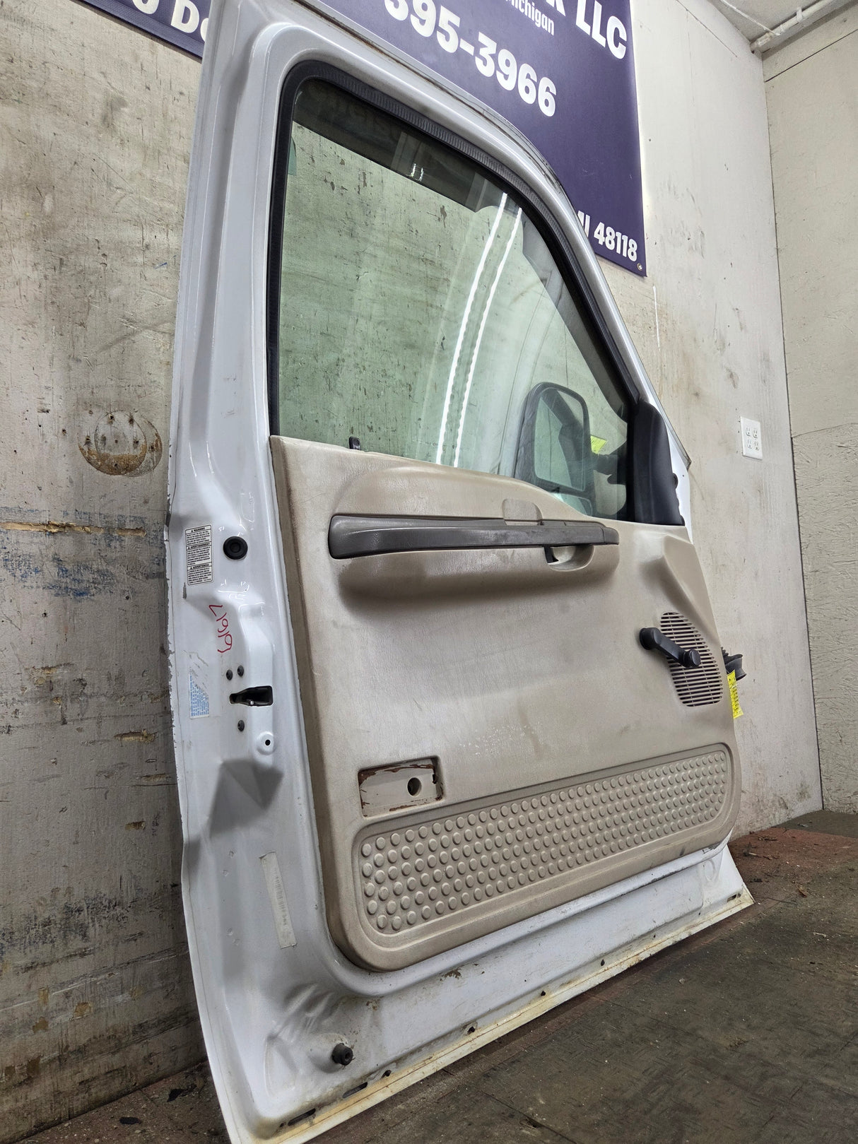 1999-2011 Ford Super Duty LH Driver Side Front Door F250 F350 F450 F550
