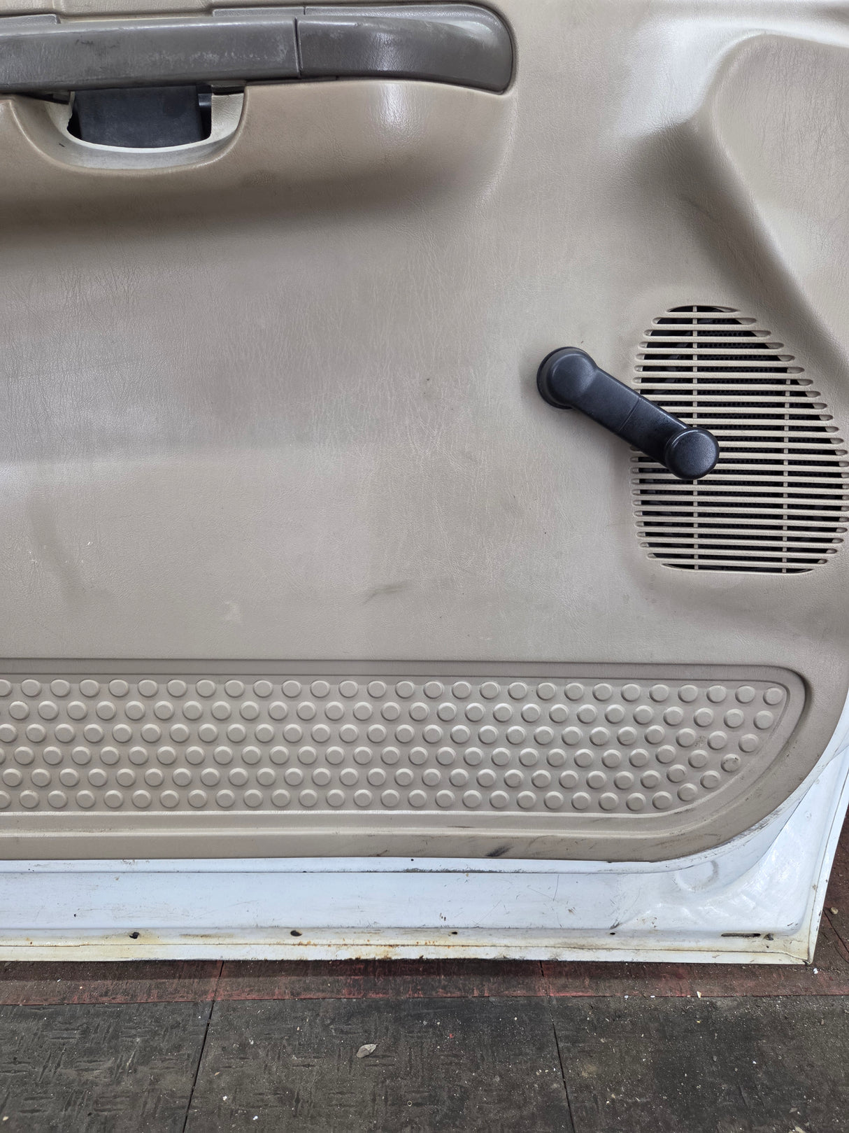 1999-2011 Ford Super Duty LH Driver Side Front Door F250 F350 F450 F550