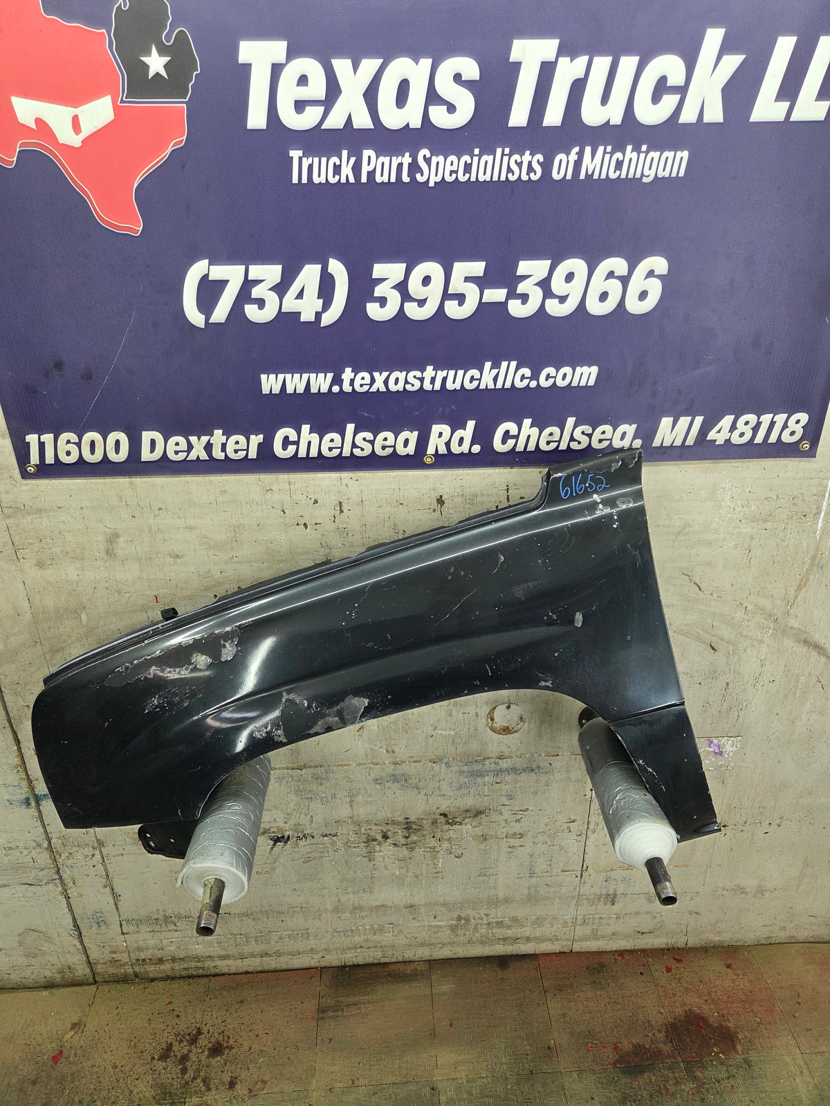 2003-2007 Chevrolet Silverado / Tahoe / Suburban 1500 2500 3500 HD LH Driver Side "Cateye" Front Fender