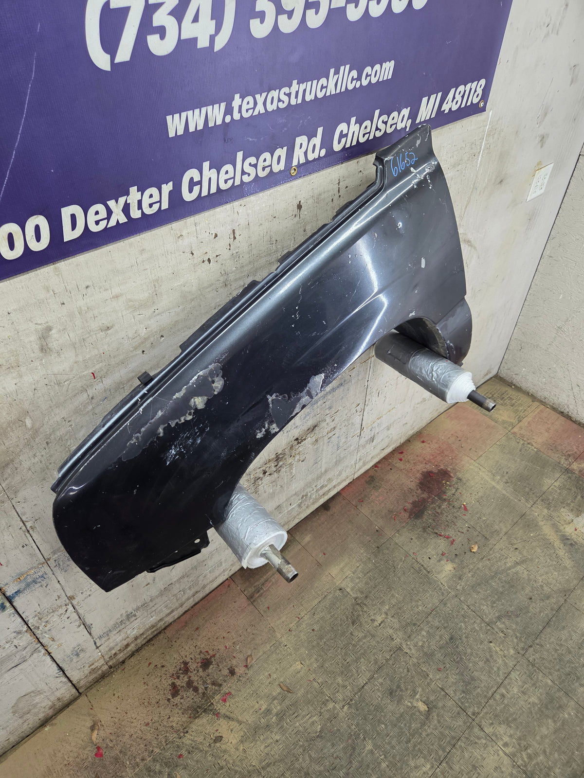 2003-2007 Chevrolet Silverado / Tahoe / Suburban 1500 2500 3500 HD LH Driver Side "Cateye" Front Fender
