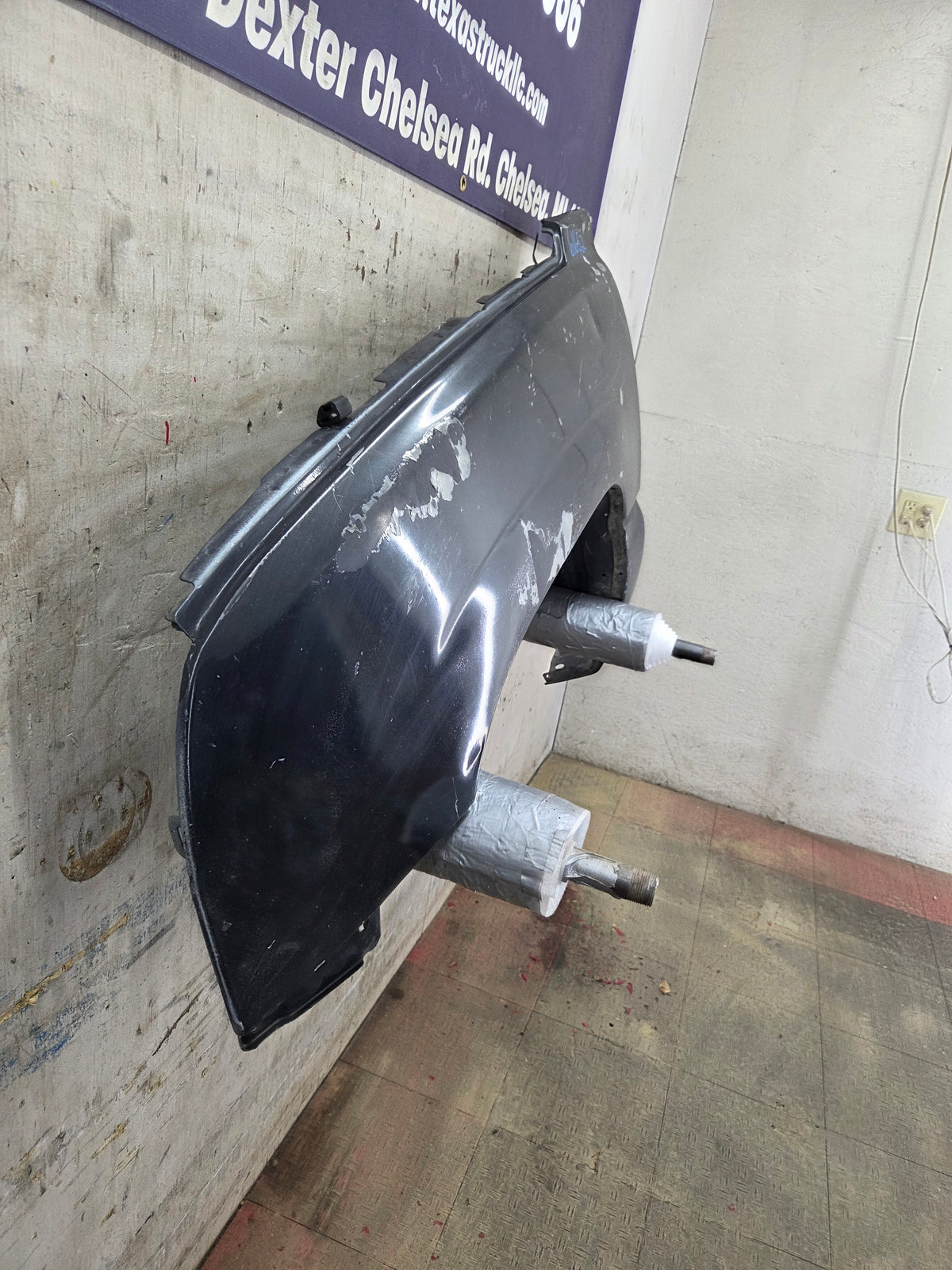 2003-2007 Chevrolet Silverado / Tahoe / Suburban 1500 2500 3500 HD LH Driver Side "Cateye" Front Fender