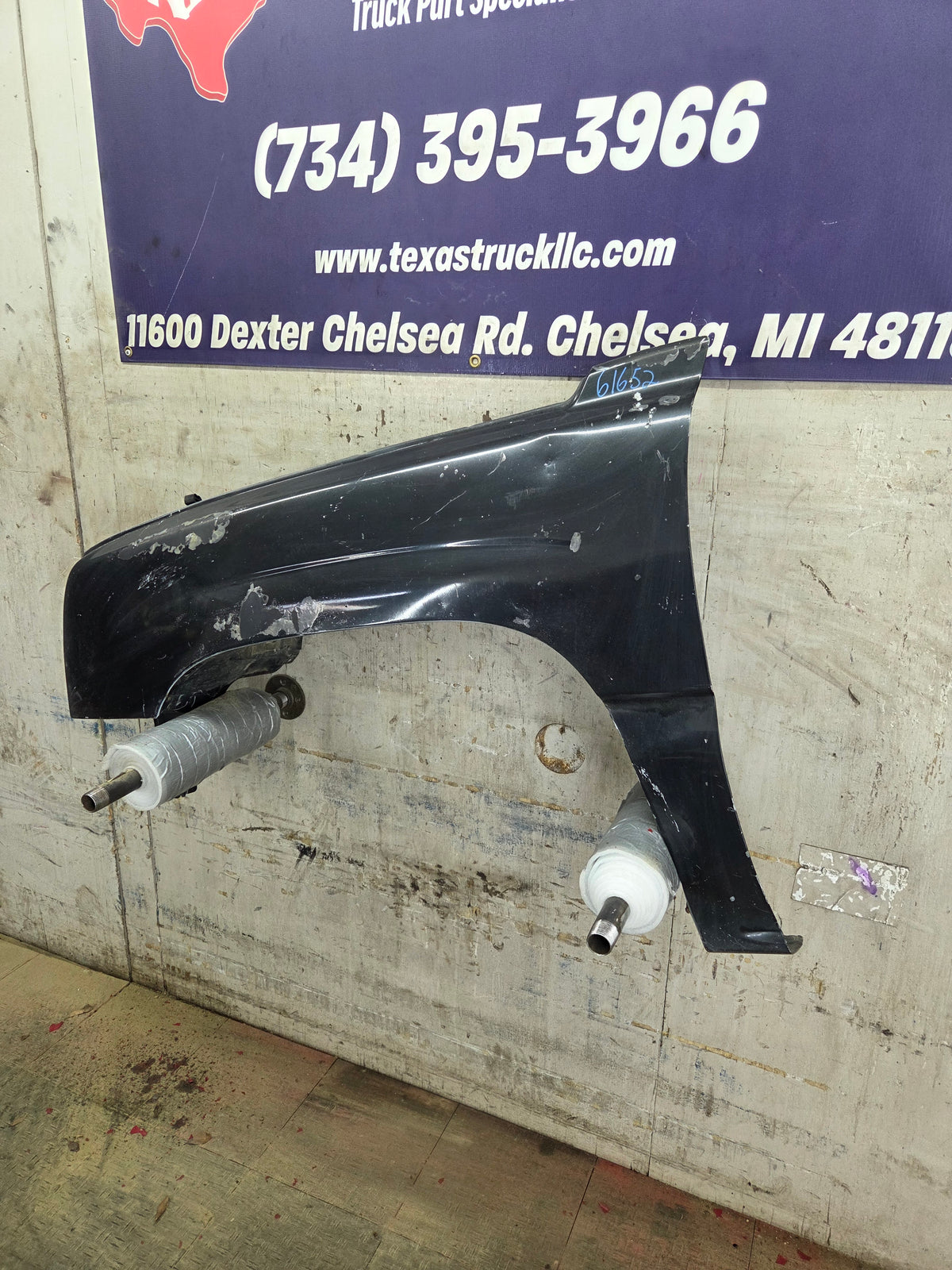 2003-2007 Chevrolet Silverado / Tahoe / Suburban 1500 2500 3500 HD LH Driver Side "Cateye" Front Fender