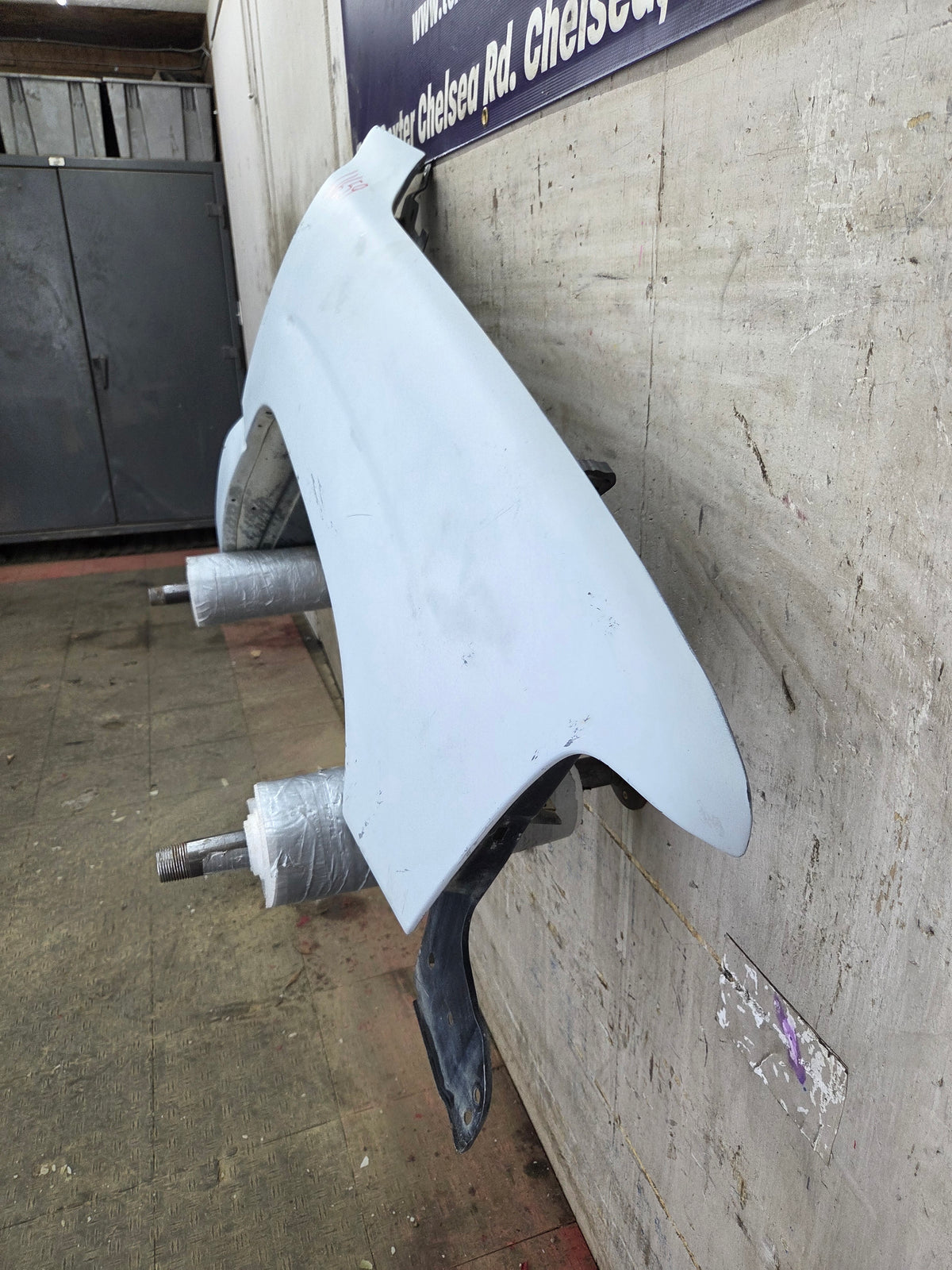 1999-2002 Chevrolet Silverado / Tahoe / Suburban 1500 2500 3500 HD Passenger Front Fender