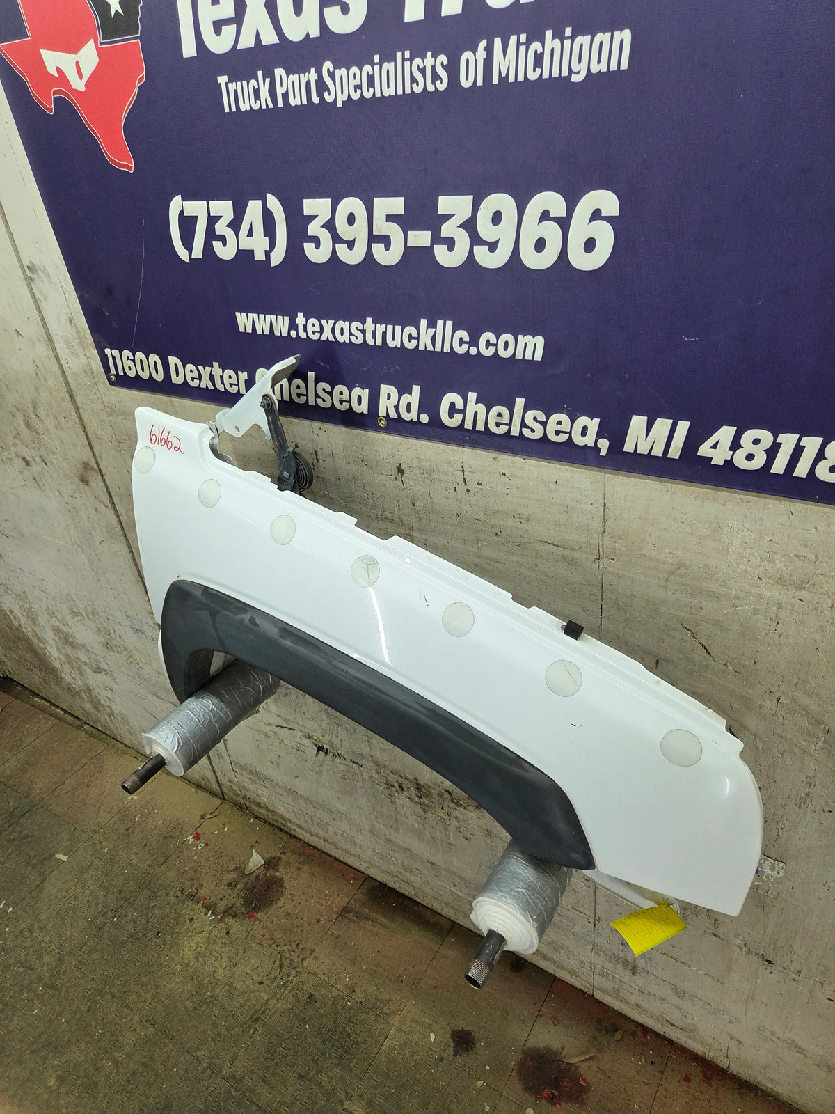 2003-2007 Chevrolet Silverado / Tahoe / Suburban 1500 2500 3500 HD RH Passenger Side "Cateye" Front Fender