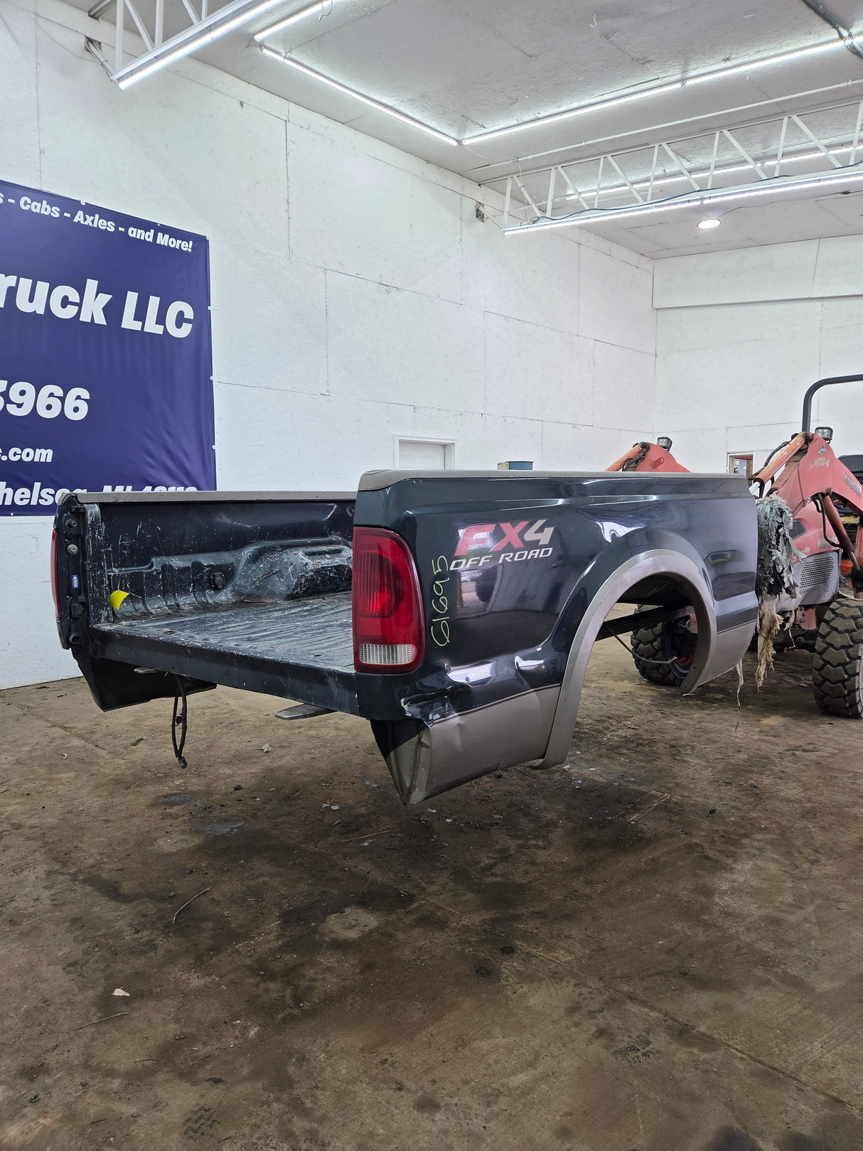 1999-2010 Ford Super Duty F250 F350 6' 9" Short Truck Bed