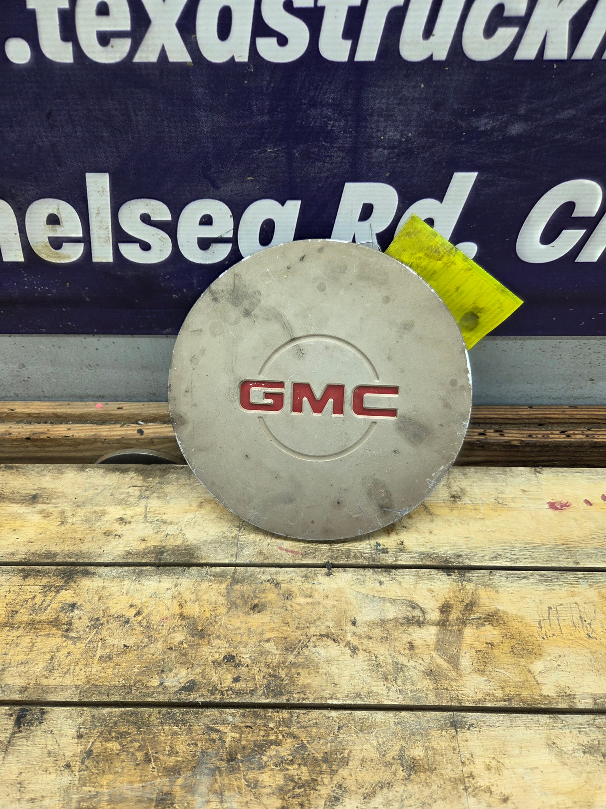 1999-2005 GMC Sierra Yukon Safari Center Cap Hub Cap 15040220