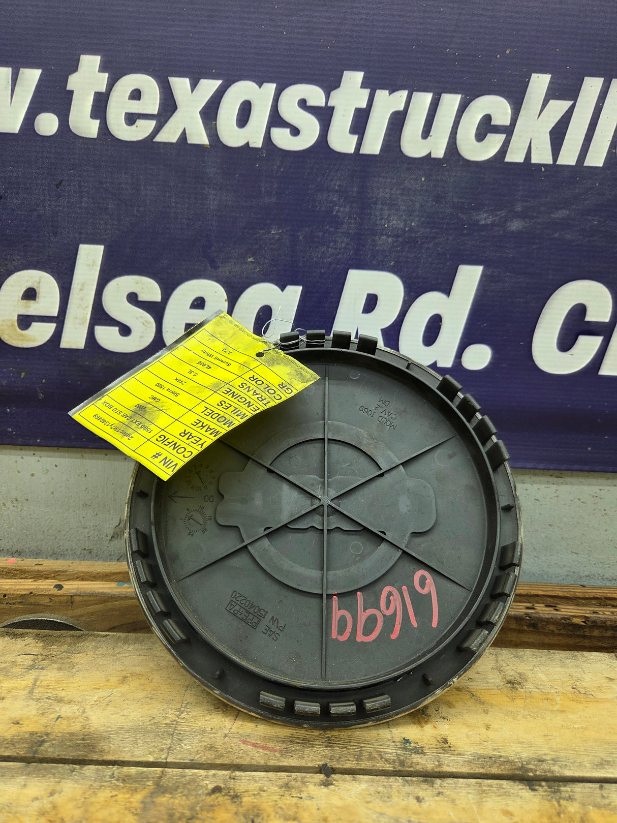 1999-2005 GMC Sierra Yukon Safari Center Cap Hub Cap 15040220