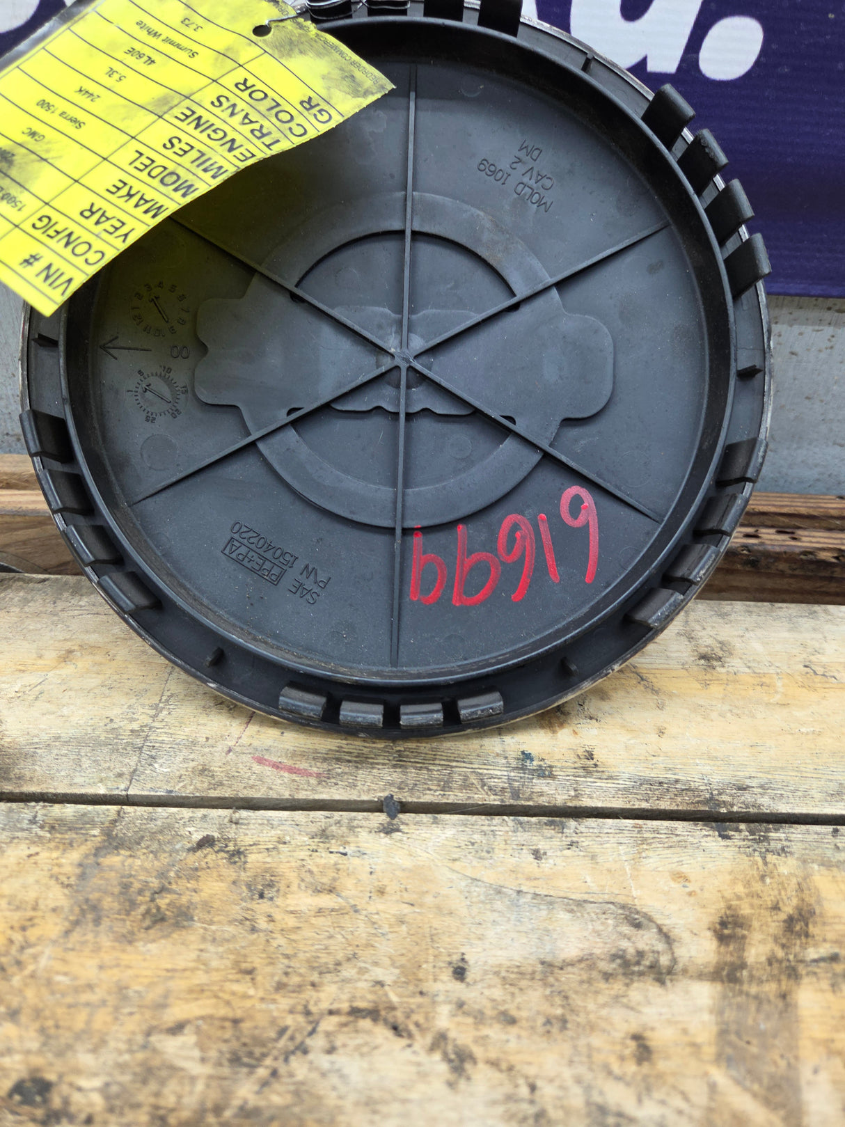 1999-2005 GMC Sierra Yukon Safari Center Cap Hub Cap 15040220