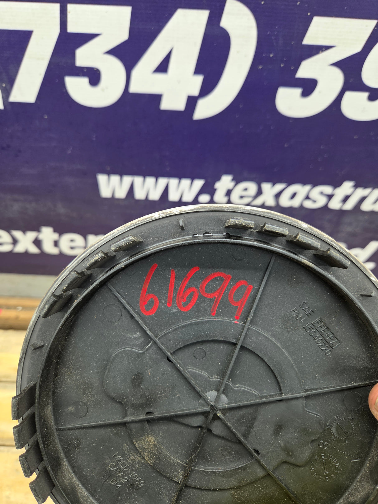 1999-2005 GMC Sierra Yukon Safari Center Cap Hub Cap 15040220