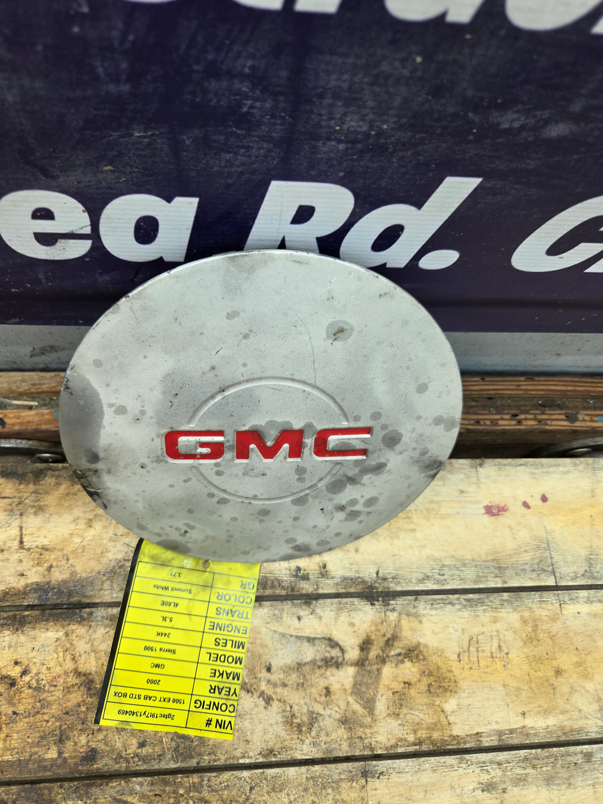 1999-2005 GMC Sierra Yukon Safari Center Cap Hub Cap 15040220