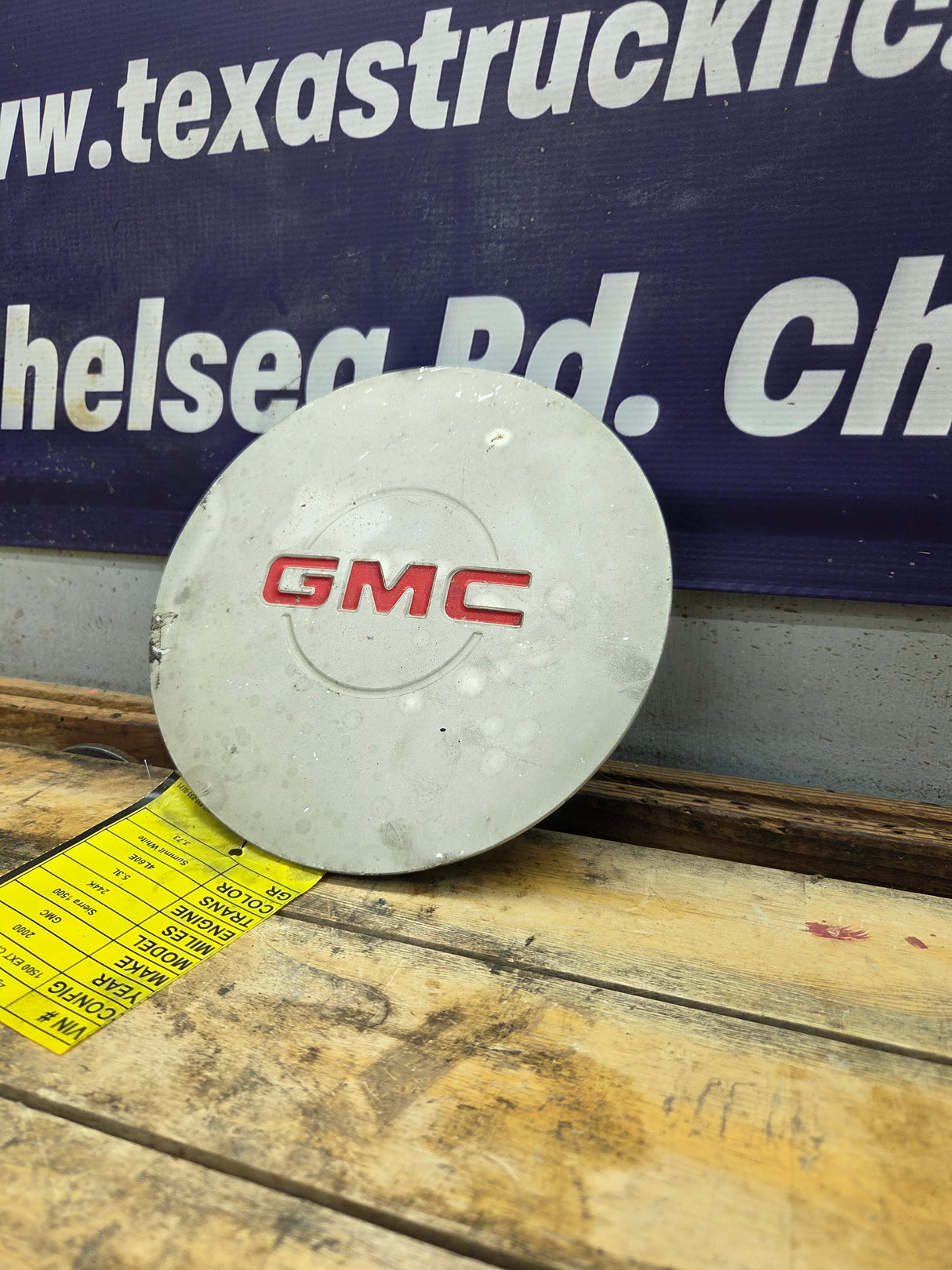 1999-2005 GMC Sierra Yukon Safari Center Cap Hub Cap 15040220