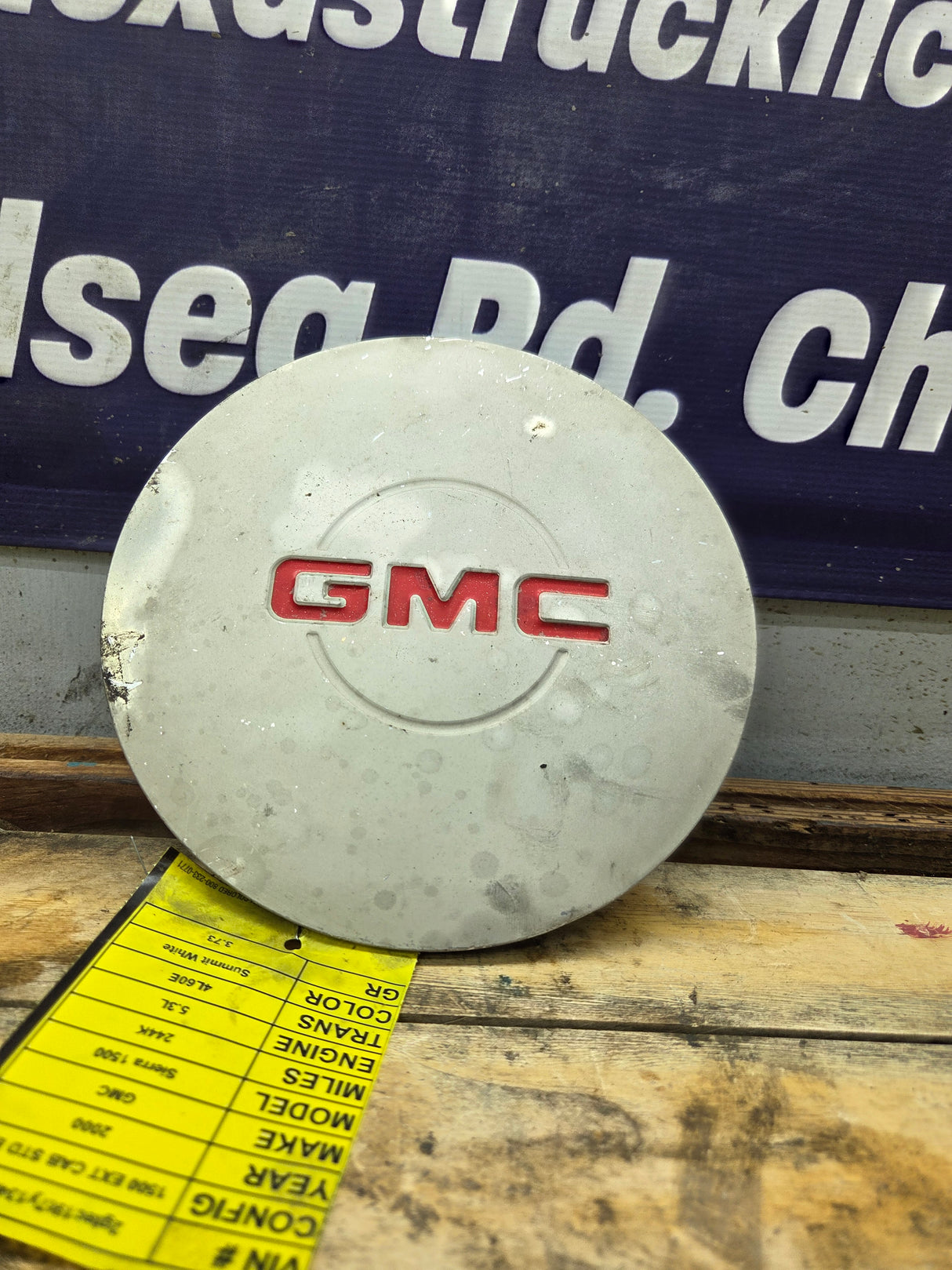 1999-2005 GMC Sierra Yukon Safari Center Cap Hub Cap 15040220