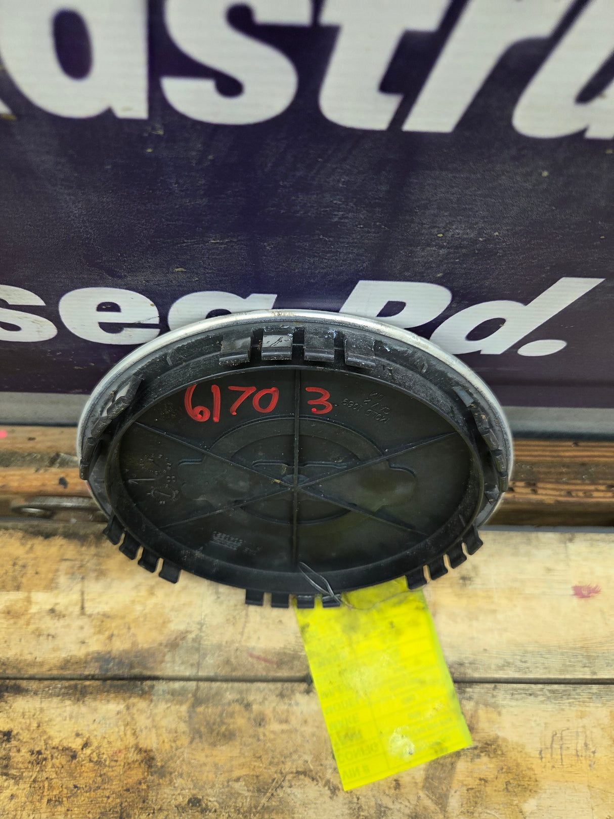 1999-2005 GMC Sierra Yukon Safari Center Cap Hub Cap 15040220