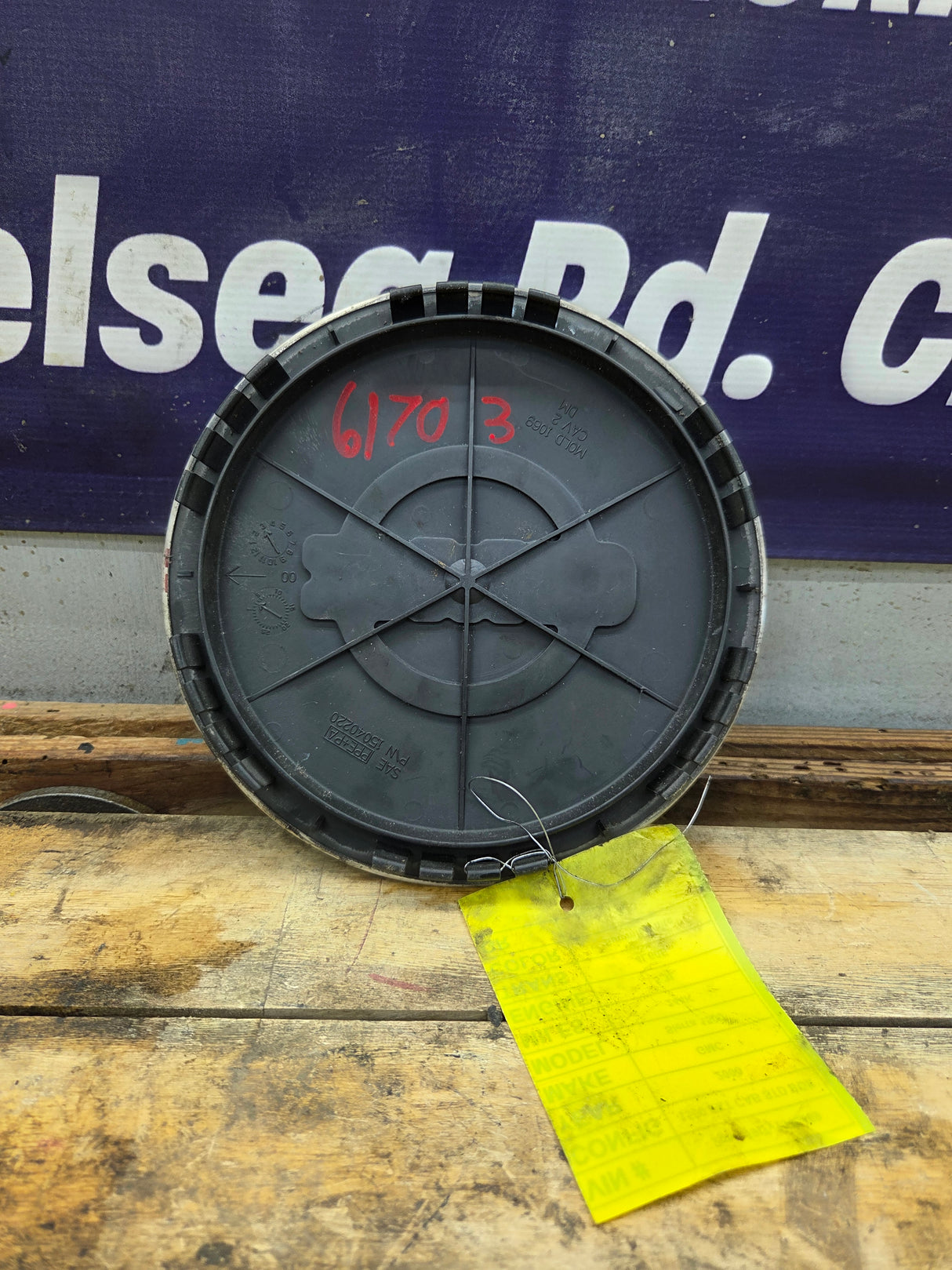 1999-2005 GMC Sierra Yukon Safari Center Cap Hub Cap 15040220