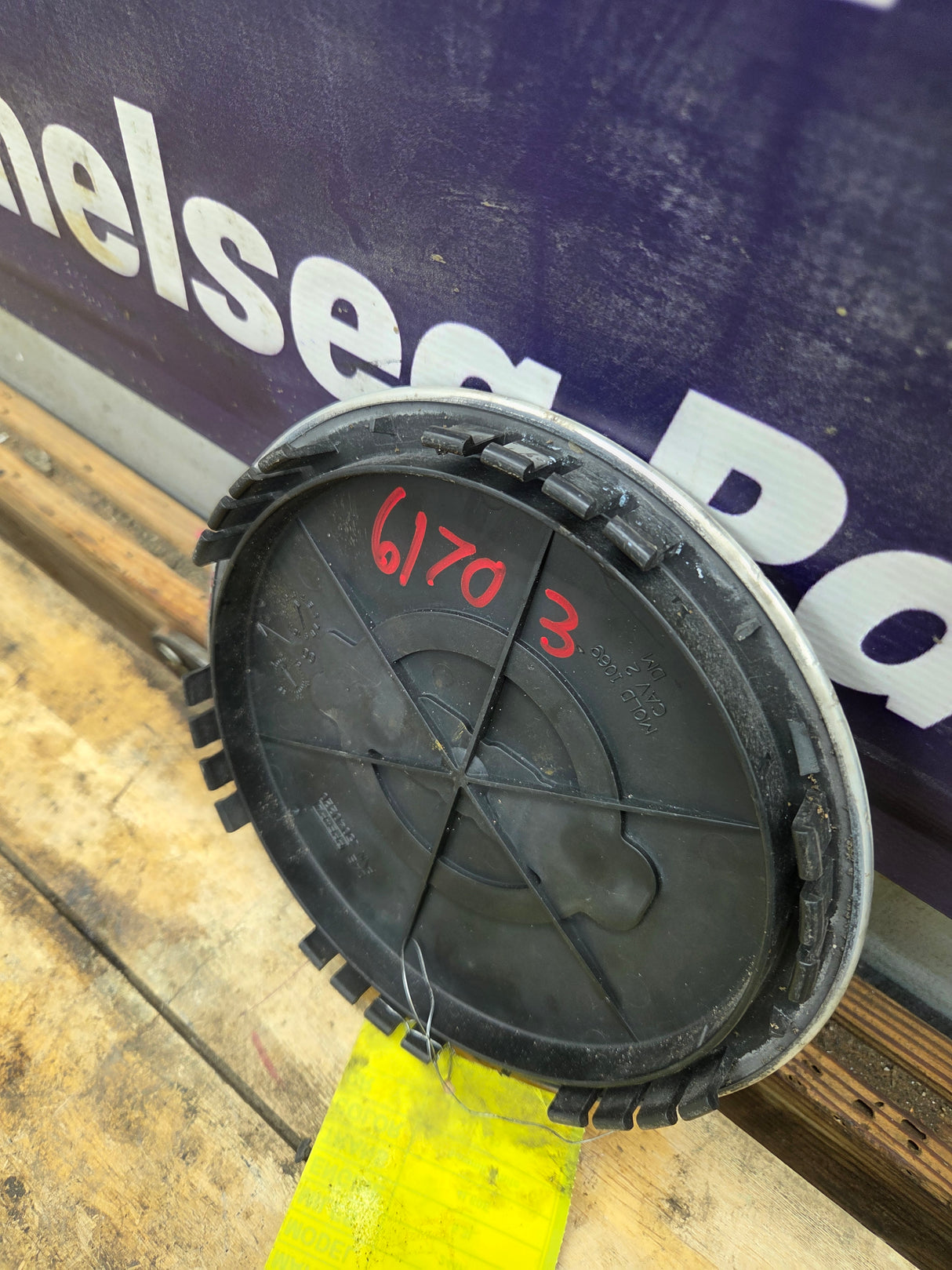 1999-2005 GMC Sierra Yukon Safari Center Cap Hub Cap 15040220