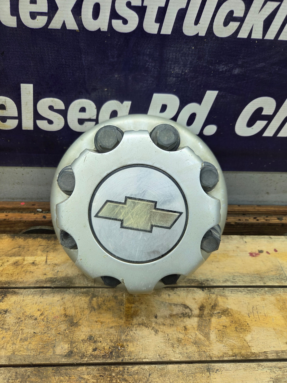 2001-2011 Chevy Silverado 3500 Dually Rear Center Hub Cap 15053705