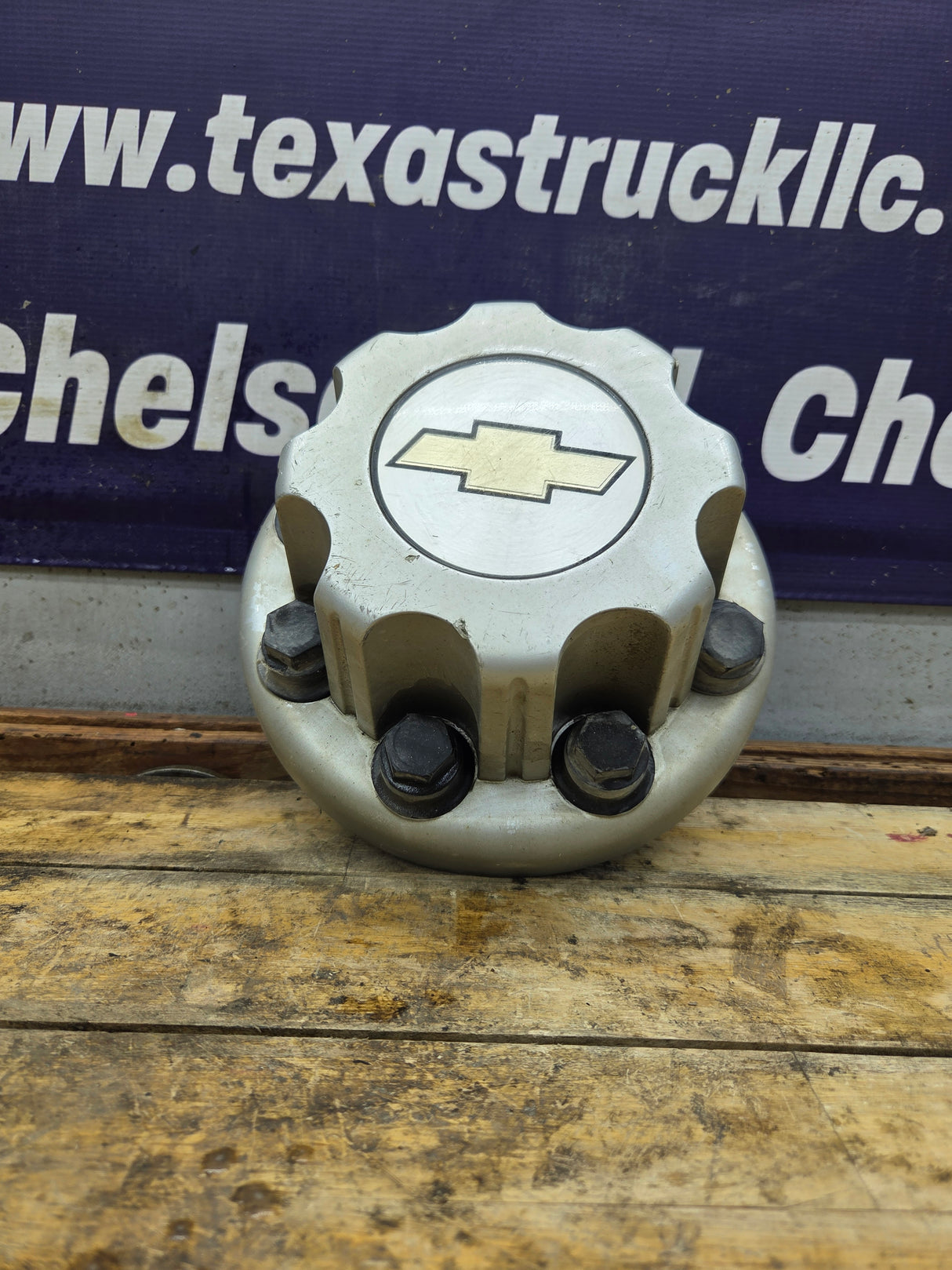 2001-2011 Chevy Silverado 3500 Dually Rear Center Hub Cap 15053705
