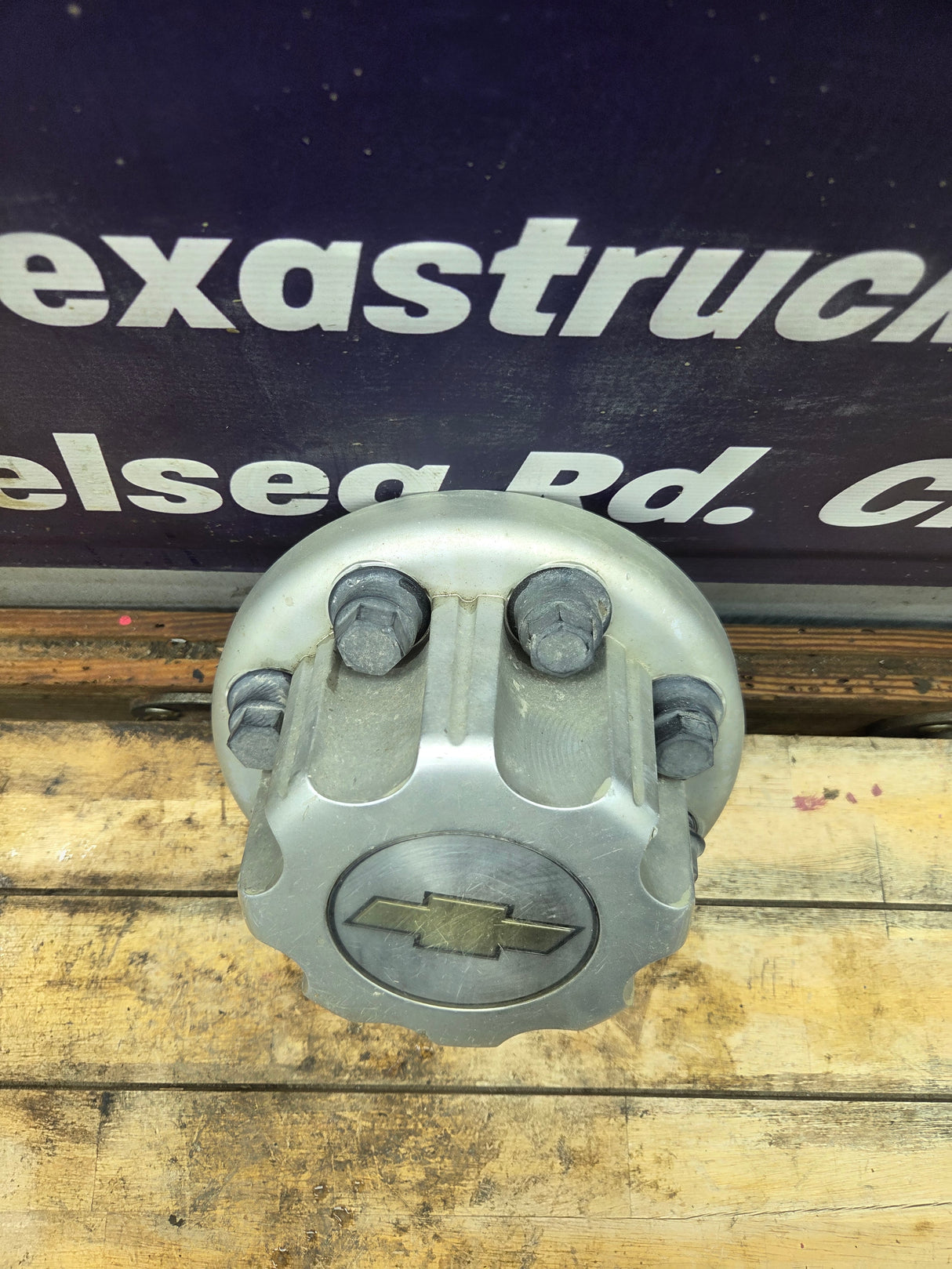 2001-2011 Chevy Silverado 3500 Dually Rear Center Hub Cap 15053705