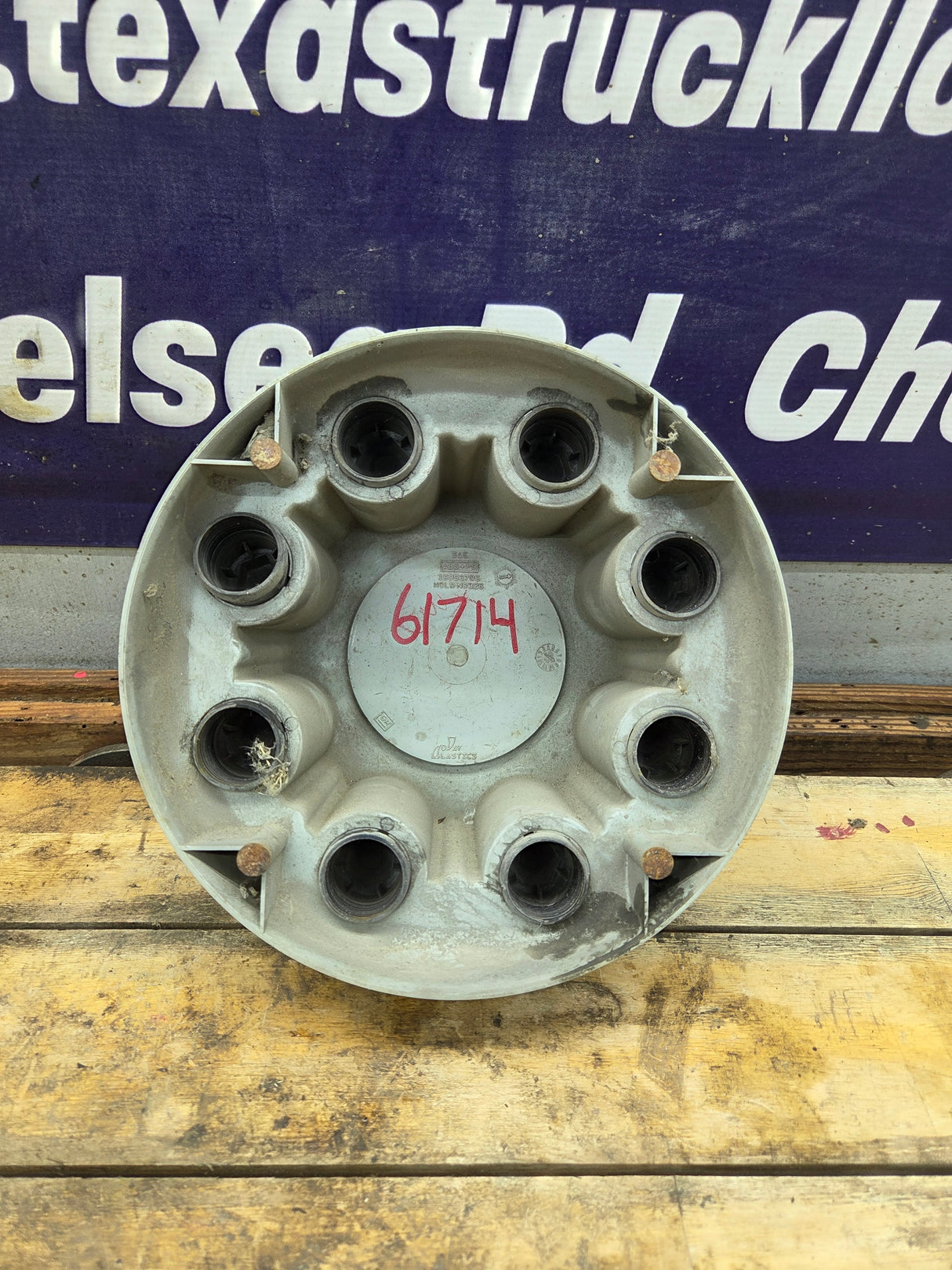 2001-2011 Chevy Silverado 3500 Dually Rear Center Hub Cap 15053705