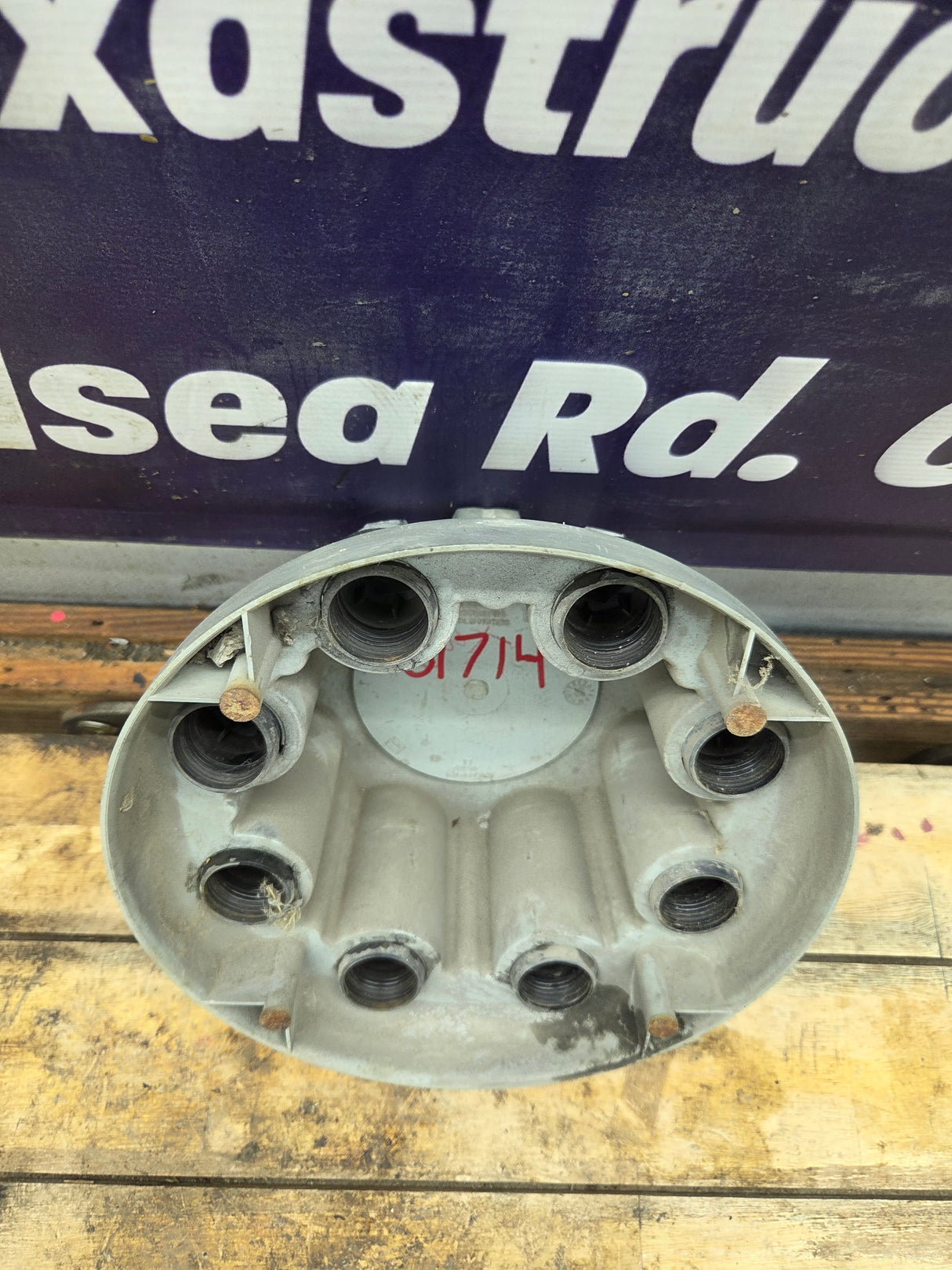2001-2011 Chevy Silverado 3500 Dually Rear Center Hub Cap 15053705