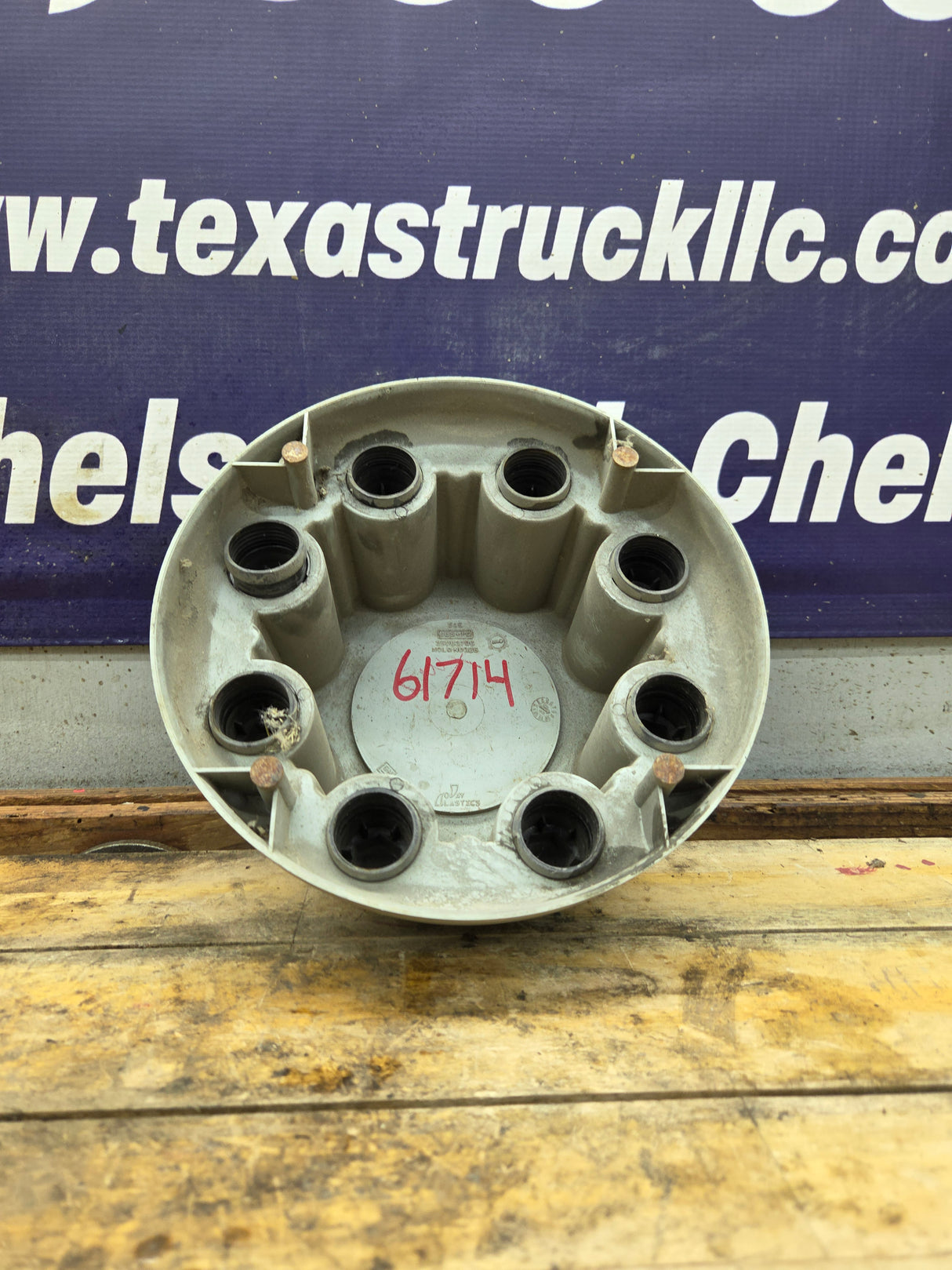 2001-2011 Chevy Silverado 3500 Dually Rear Center Hub Cap 15053705