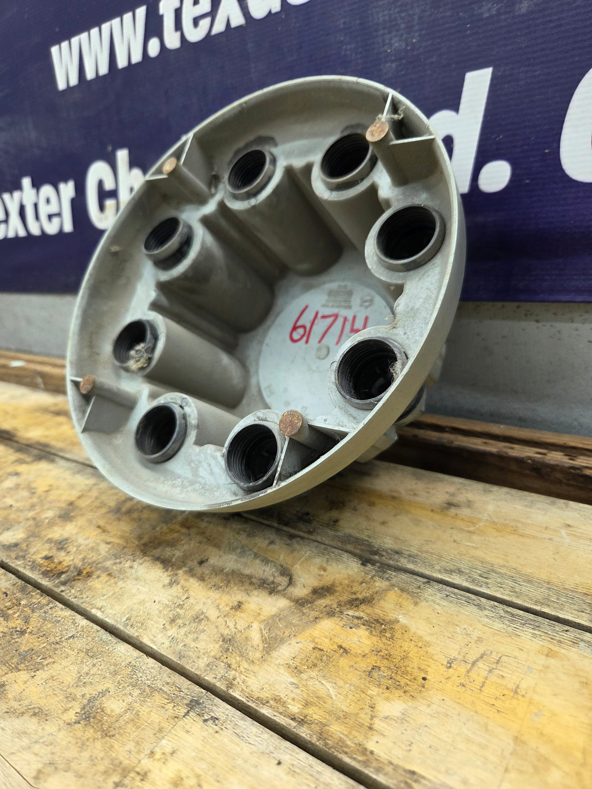 2001-2011 Chevy Silverado 3500 Dually Rear Center Hub Cap 15053705
