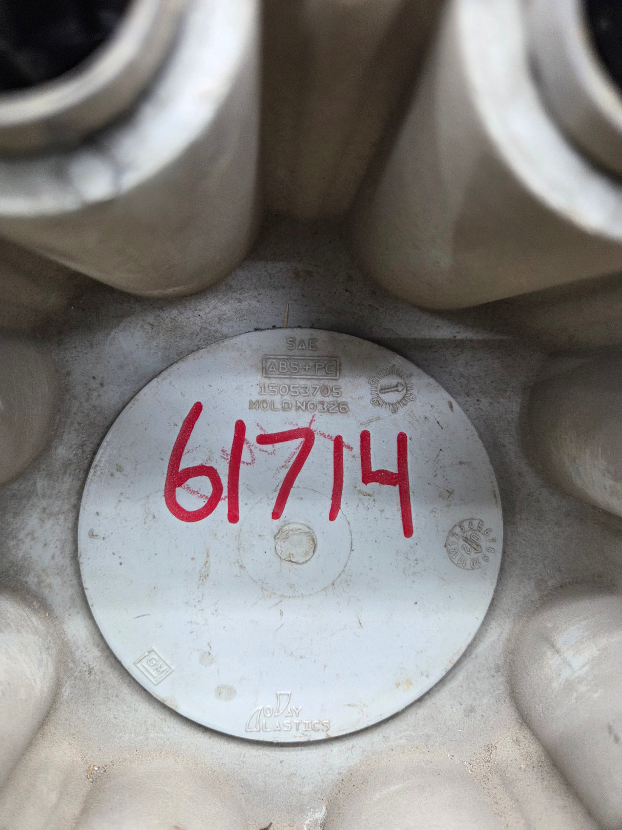 2001-2011 Chevy Silverado 3500 Dually Rear Center Hub Cap 15053705