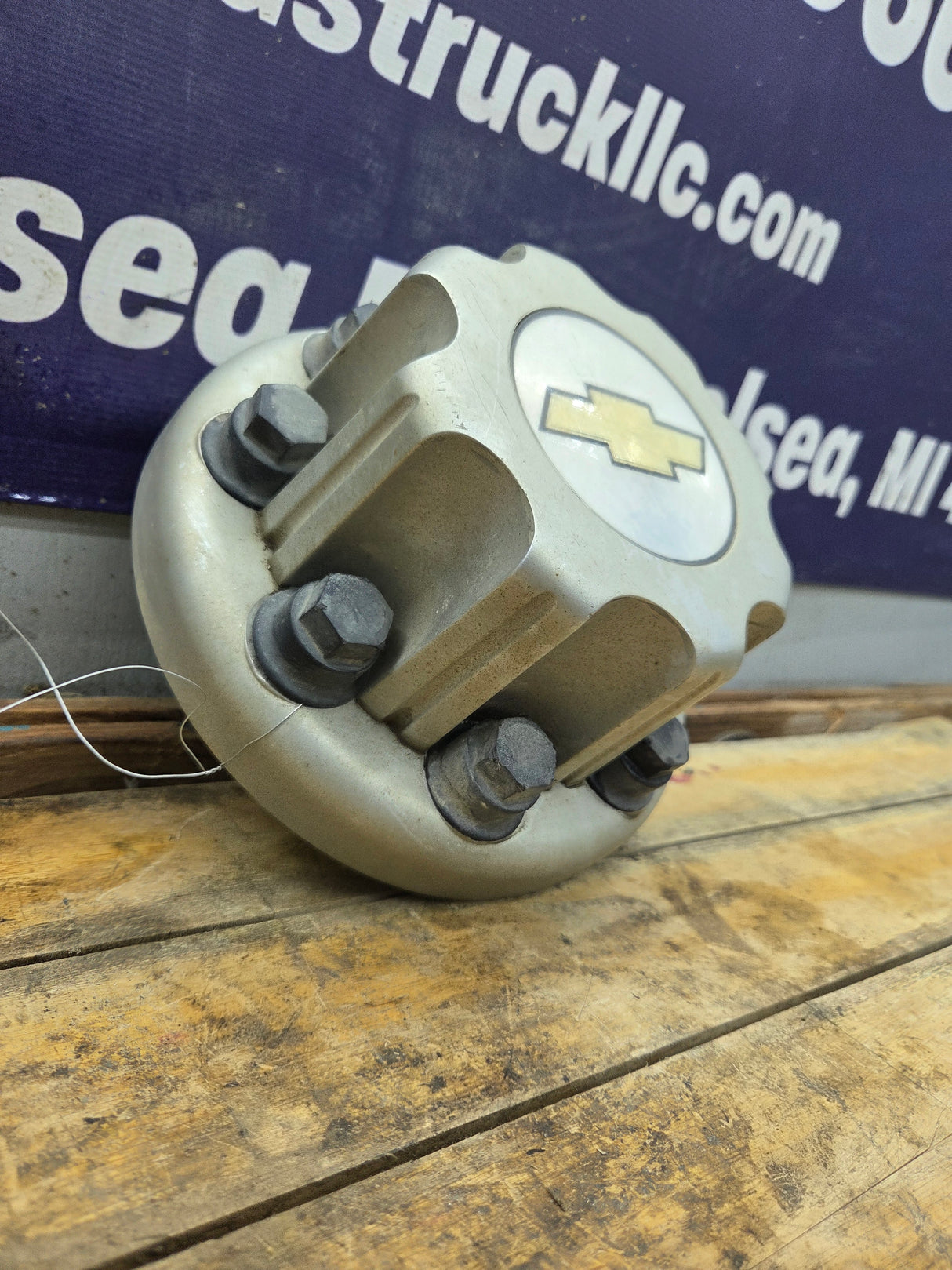 2001-2011 Chevy Silverado 3500 Dually Rear Center Hub Cap 15053705