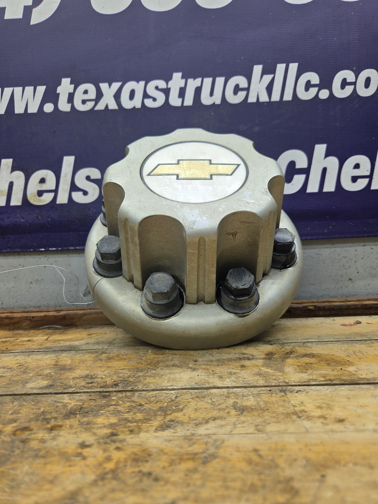 2001-2011 Chevy Silverado 3500 Dually Rear Center Hub Cap 15053705