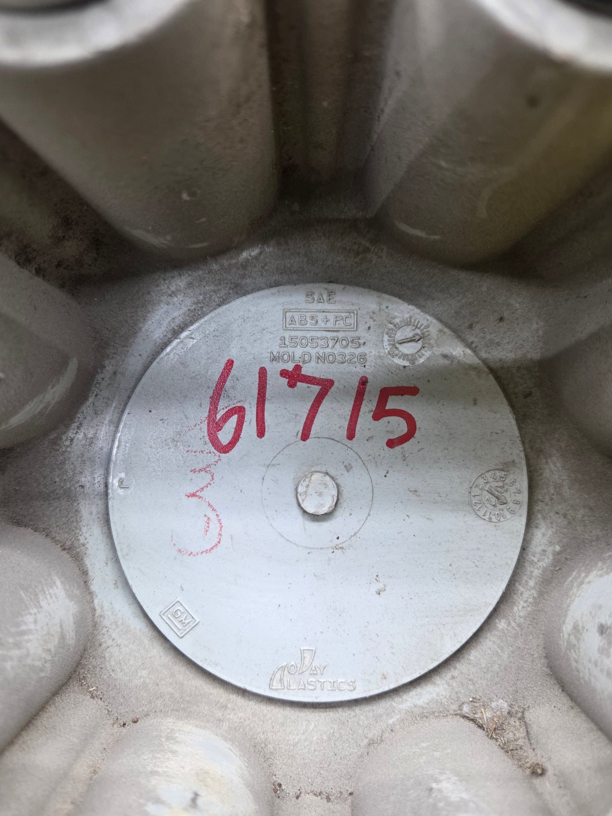 2001-2011 Chevy Silverado 3500 Dually Rear Center Hub Cap 15053705