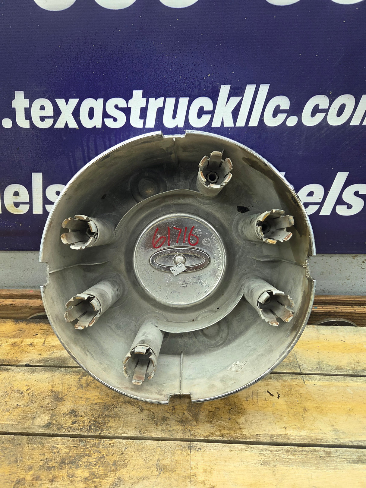 2008-2016 Ford Super Duty F350 Rear DUALLY Hub Cap Chrome Center Cap
