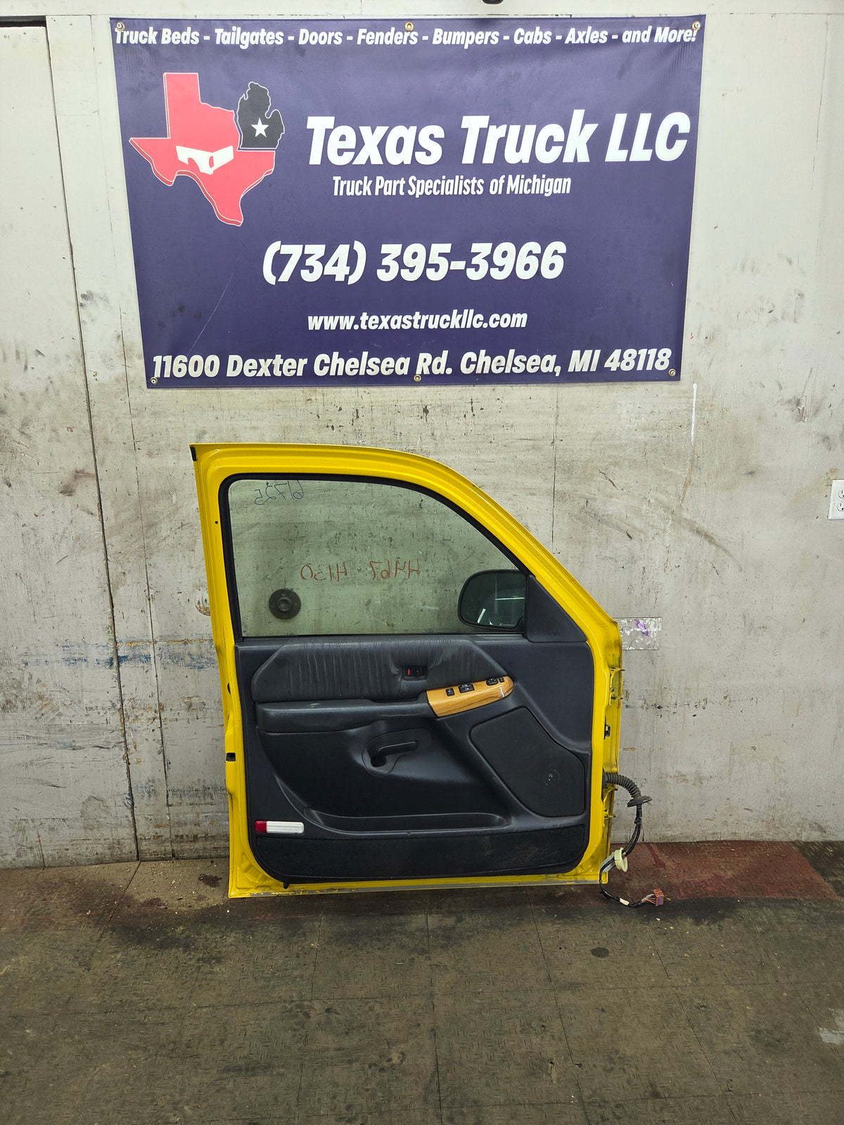 1999-2006 Chevrolet Silverado / GMC Sierra 1500 2500 3500 HD Front Driver Side Door LH