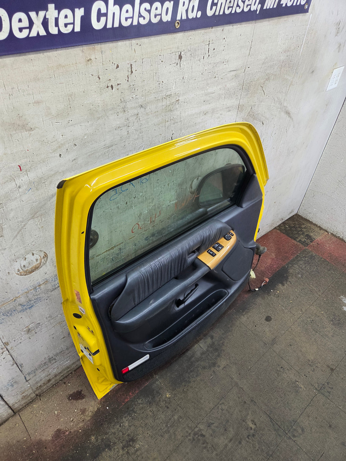 1999-2006 Chevrolet Silverado / GMC Sierra 1500 2500 3500 HD Front Driver Side Door LH