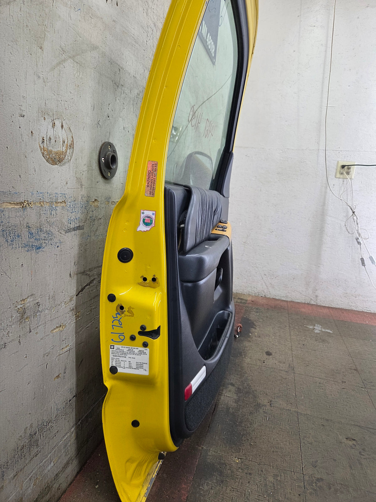 1999-2006 Chevrolet Silverado / GMC Sierra 1500 2500 3500 HD Front Driver Side Door LH