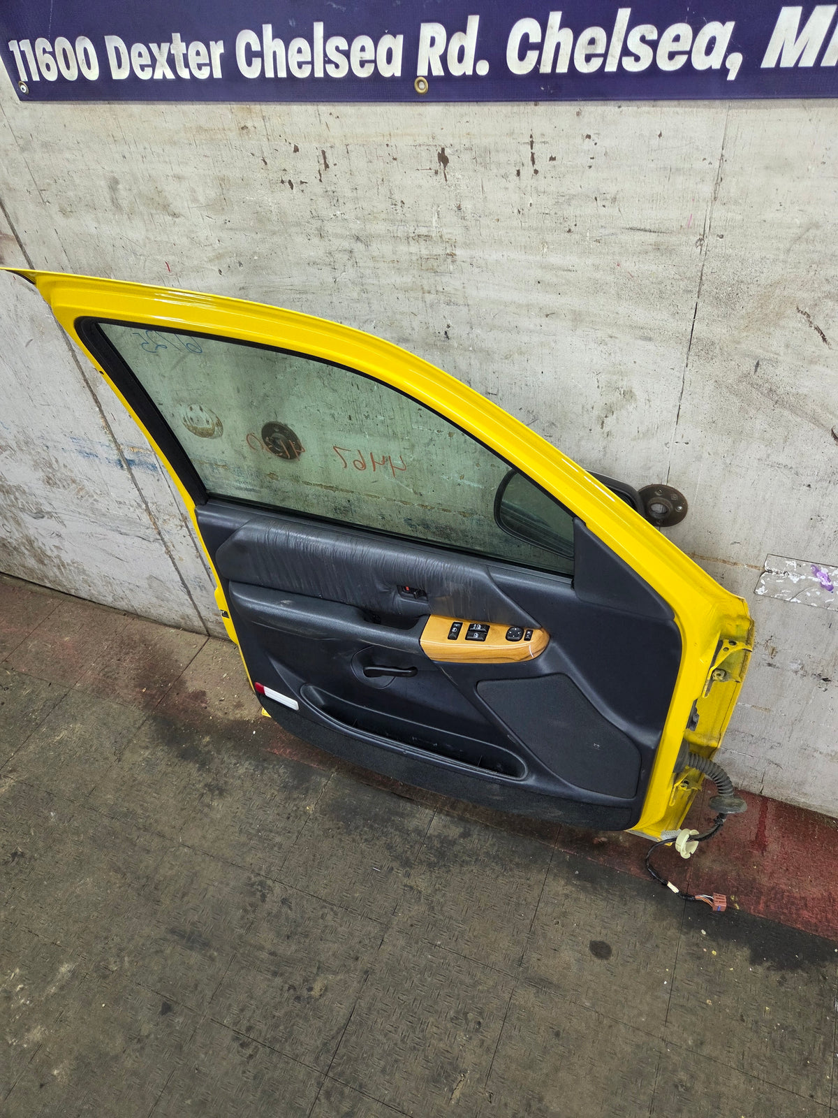 1999-2006 Chevrolet Silverado / GMC Sierra 1500 2500 3500 HD Front Driver Side Door LH