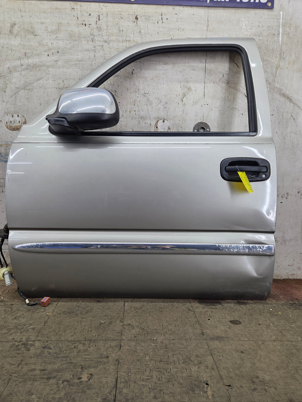 1999-2006 Chevrolet Silverado / GMC Sierra 1500 2500 3500 HD Front Driver Side Door LH