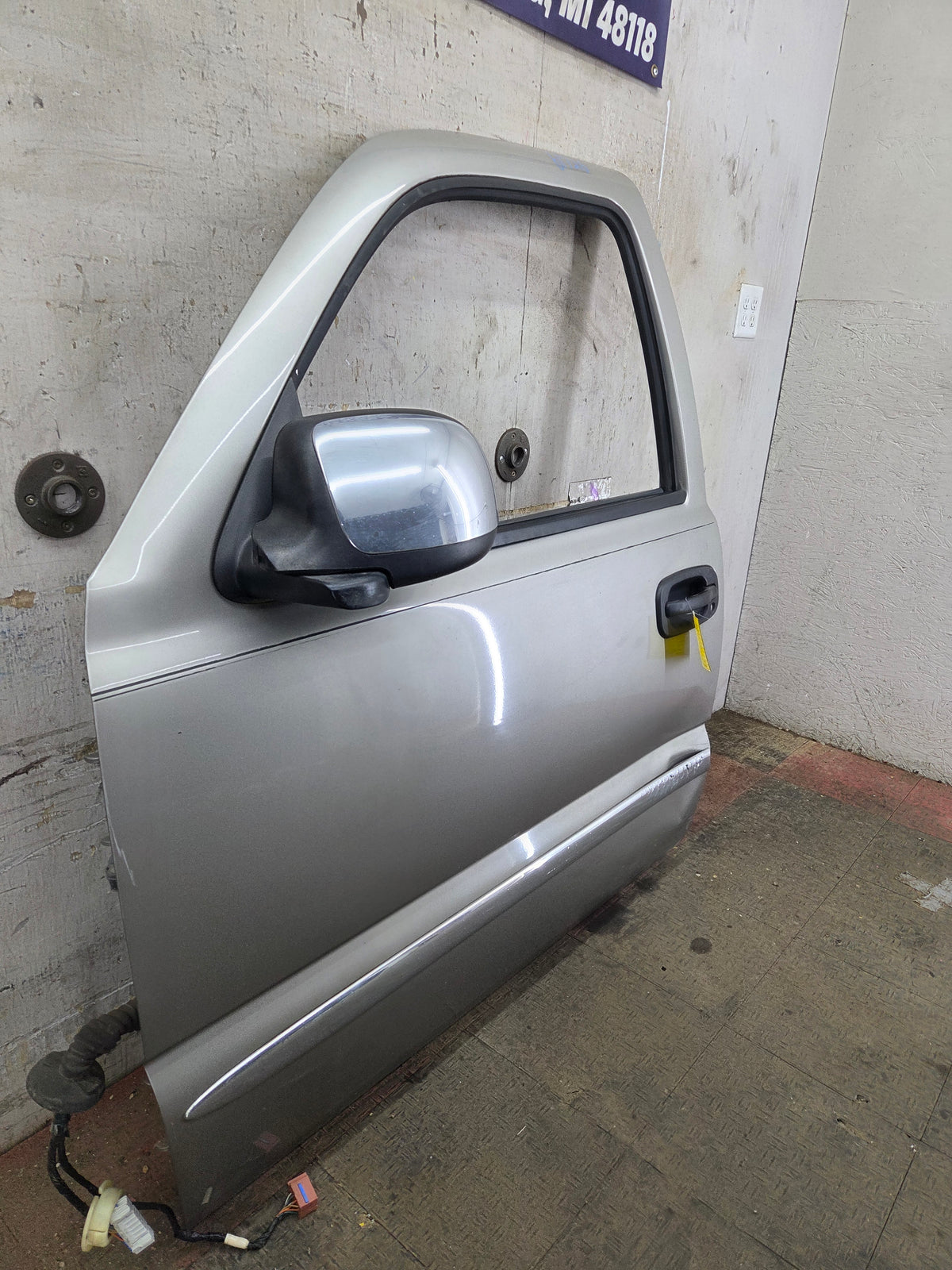 1999-2006 Chevrolet Silverado / GMC Sierra 1500 2500 3500 HD Front Driver Side Door LH