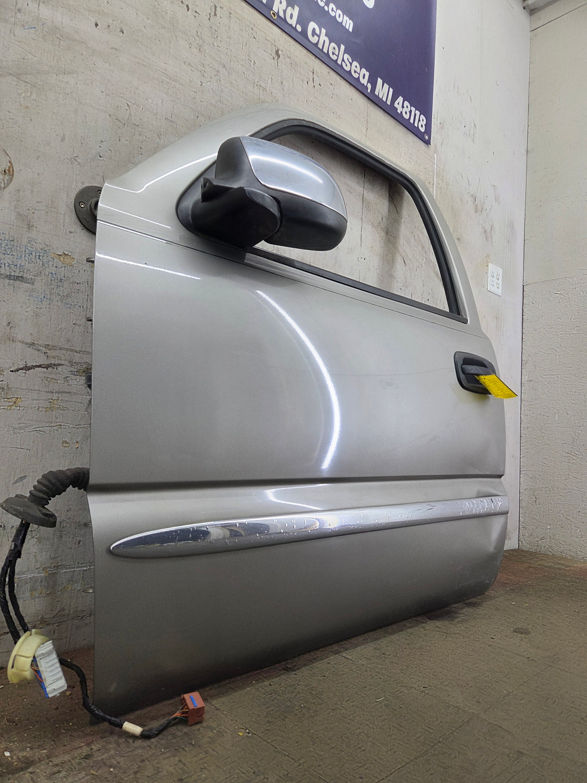 1999-2006 Chevrolet Silverado / GMC Sierra 1500 2500 3500 HD Front Driver Side Door LH