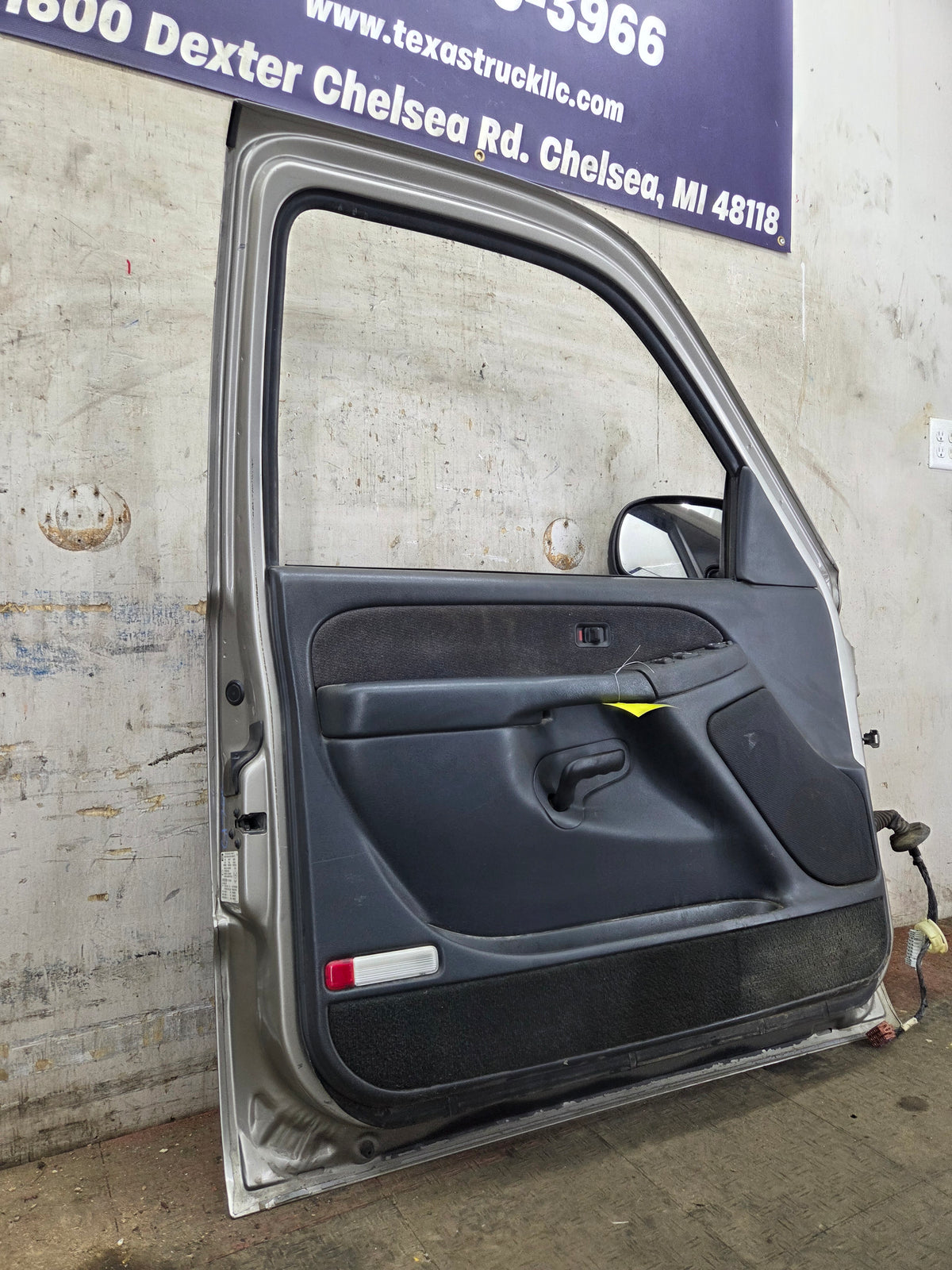 1999-2006 Chevrolet Silverado / GMC Sierra 1500 2500 3500 HD Front Driver Side Door LH