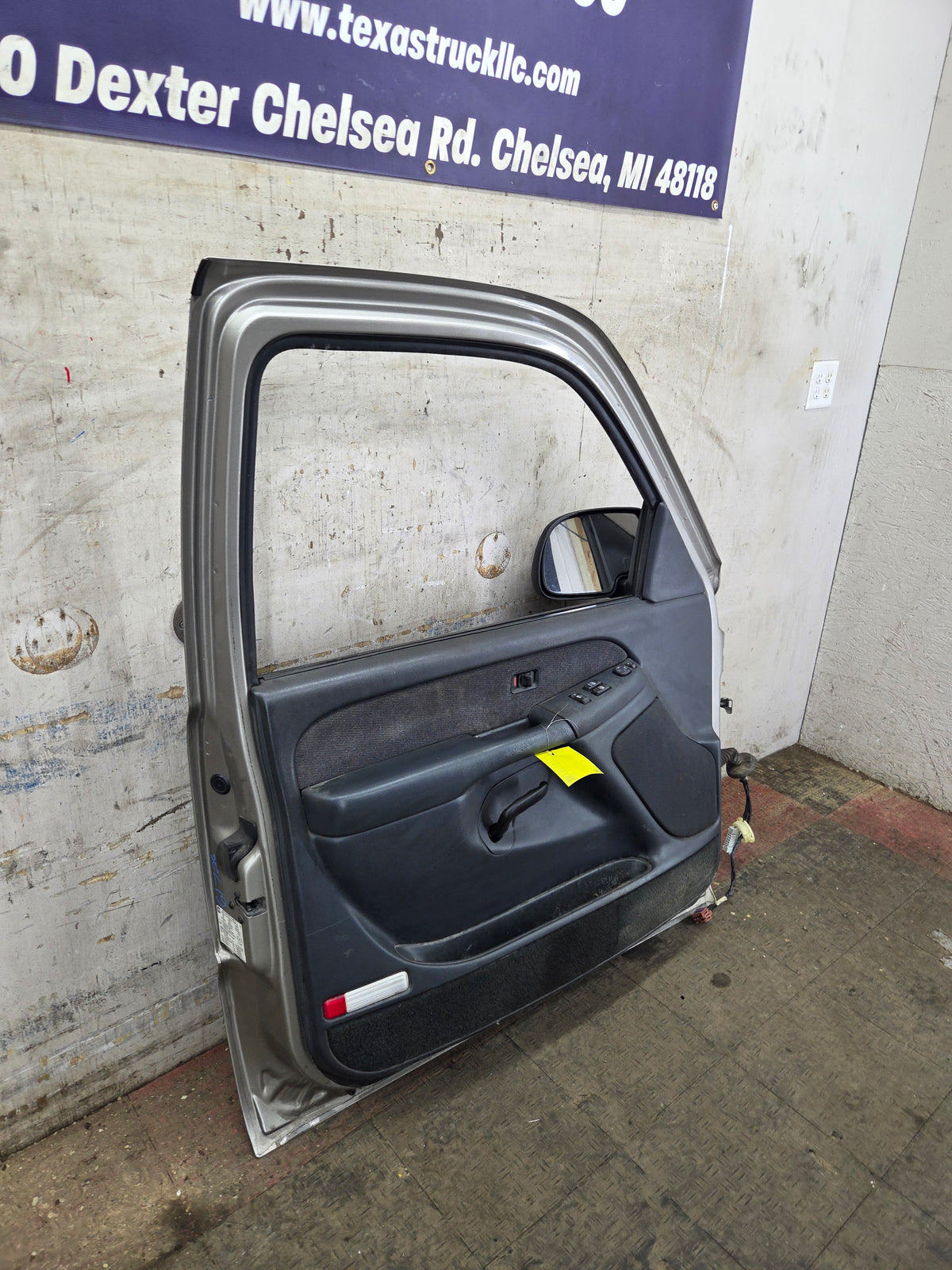1999-2006 Chevrolet Silverado / GMC Sierra 1500 2500 3500 HD Front Driver Side Door LH