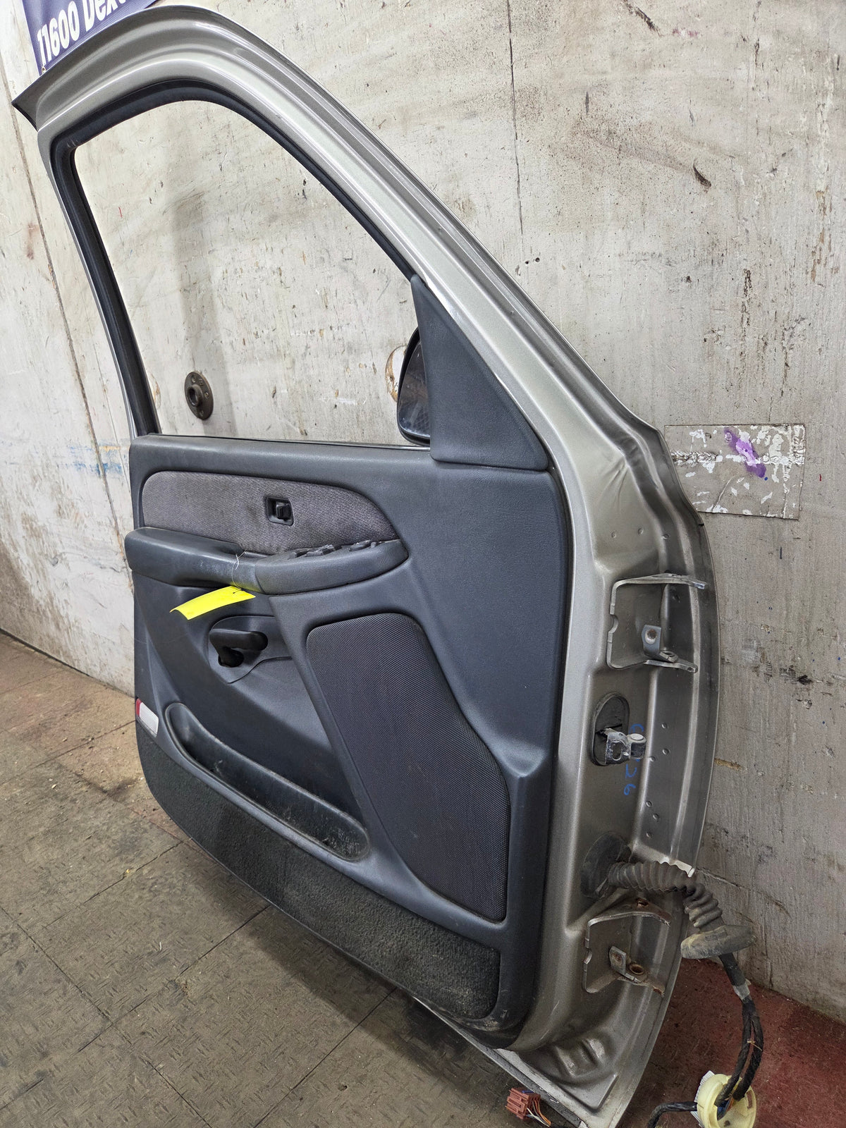 1999-2006 Chevrolet Silverado / GMC Sierra 1500 2500 3500 HD Front Driver Side Door LH